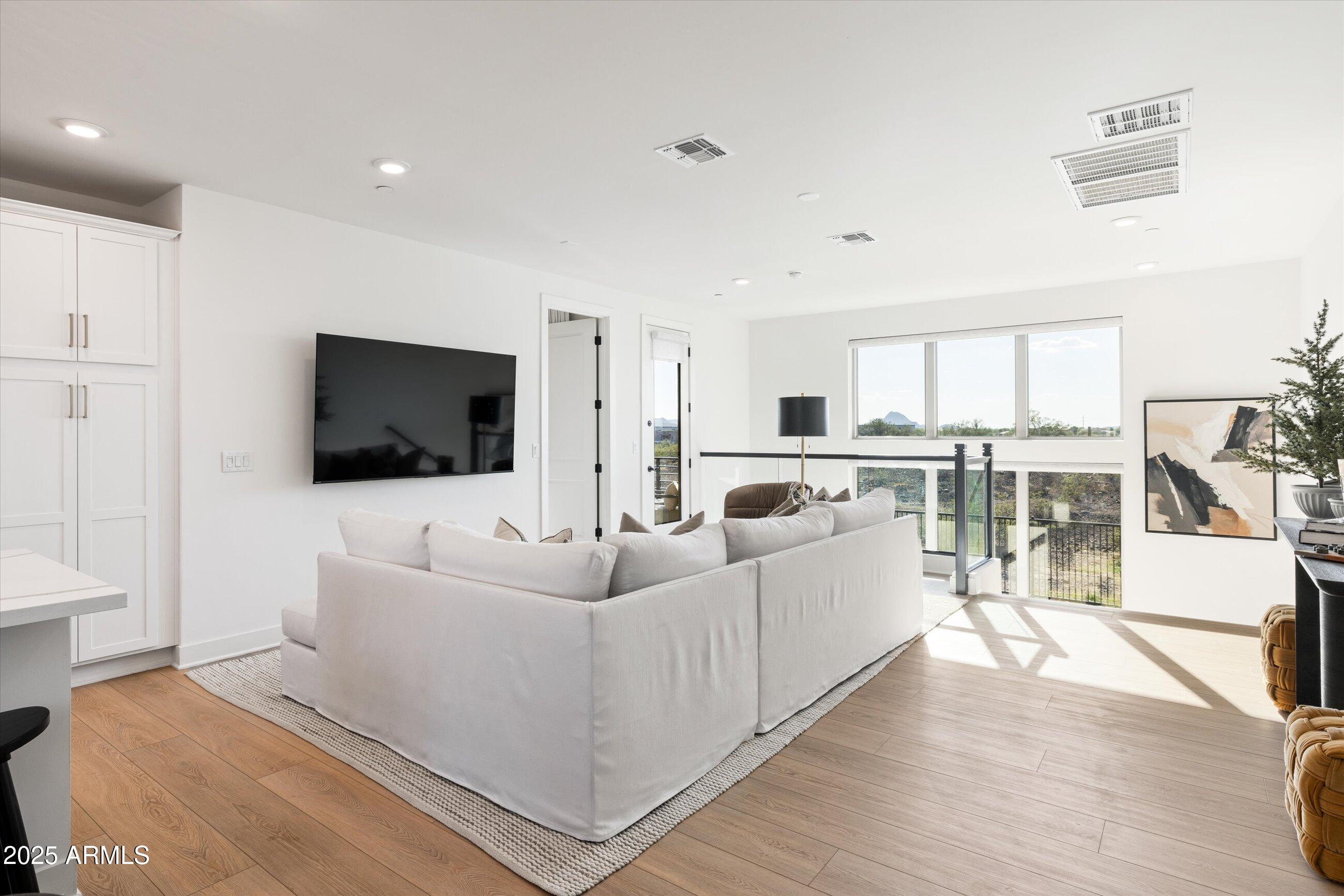 2121 W Sonoran Desert Drive 8