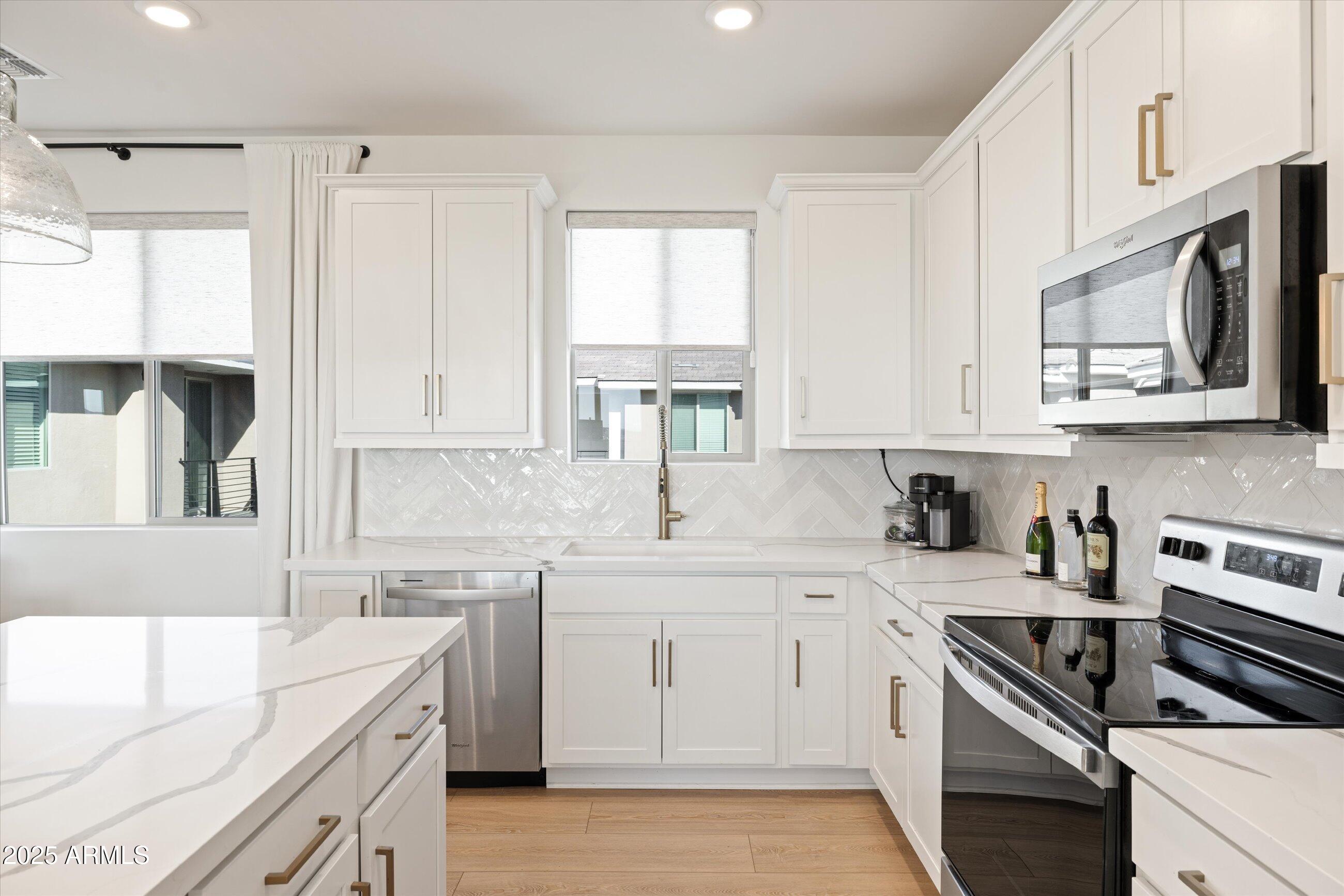 2121 W Sonoran Desert Drive 8