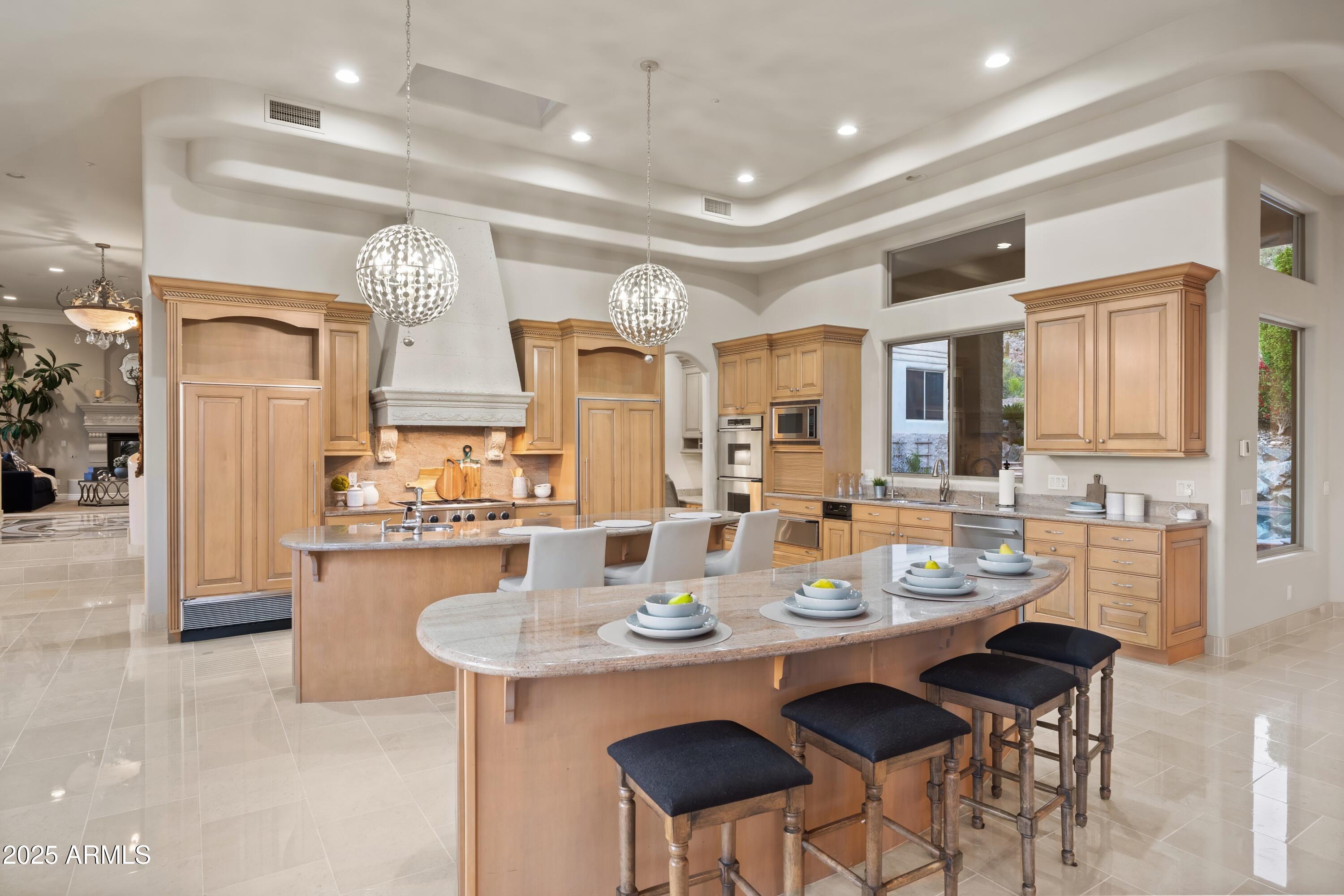 6621 N ARIZONA BILTMORE Circle