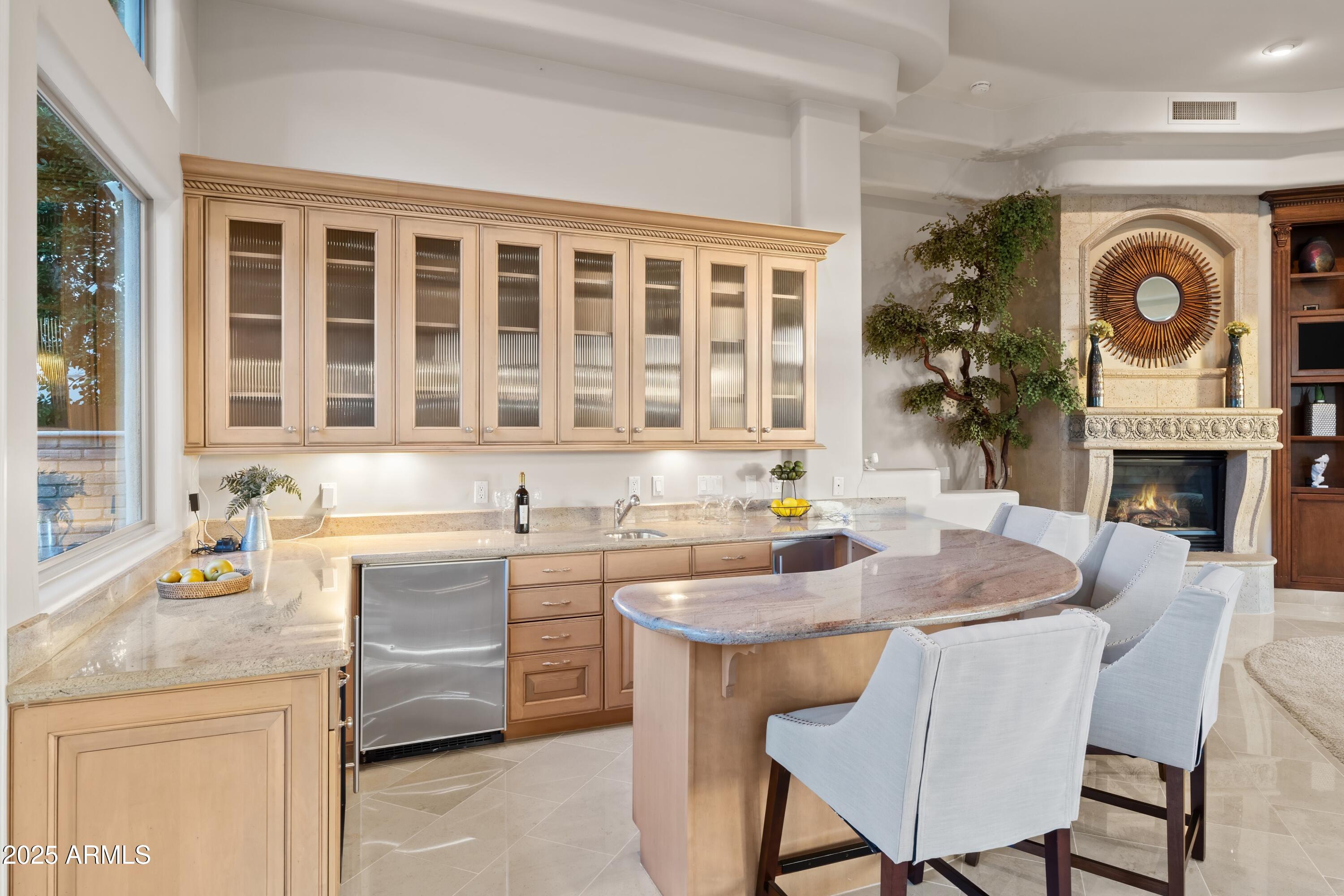 6621 N ARIZONA BILTMORE Circle