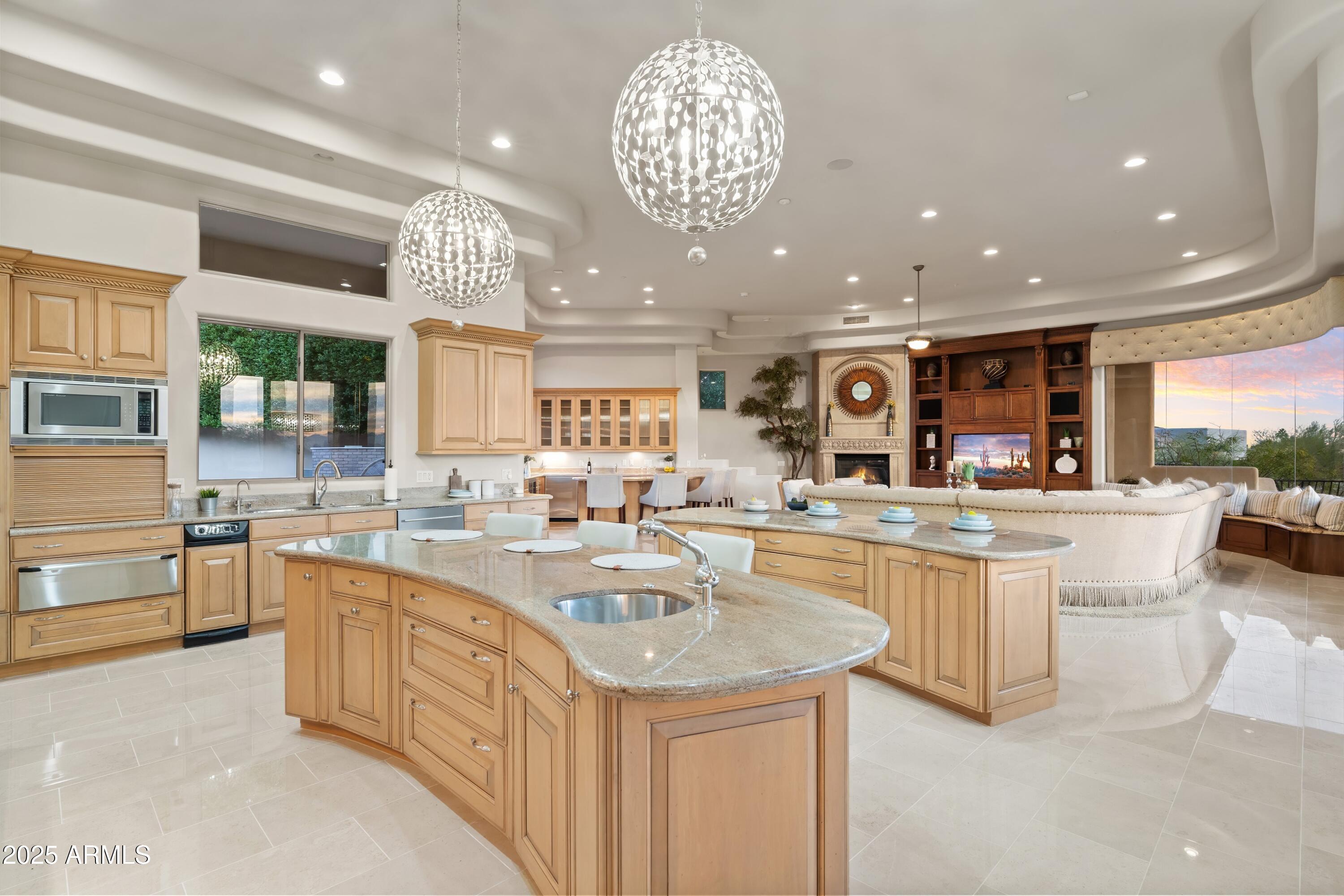 6621 N ARIZONA BILTMORE Circle