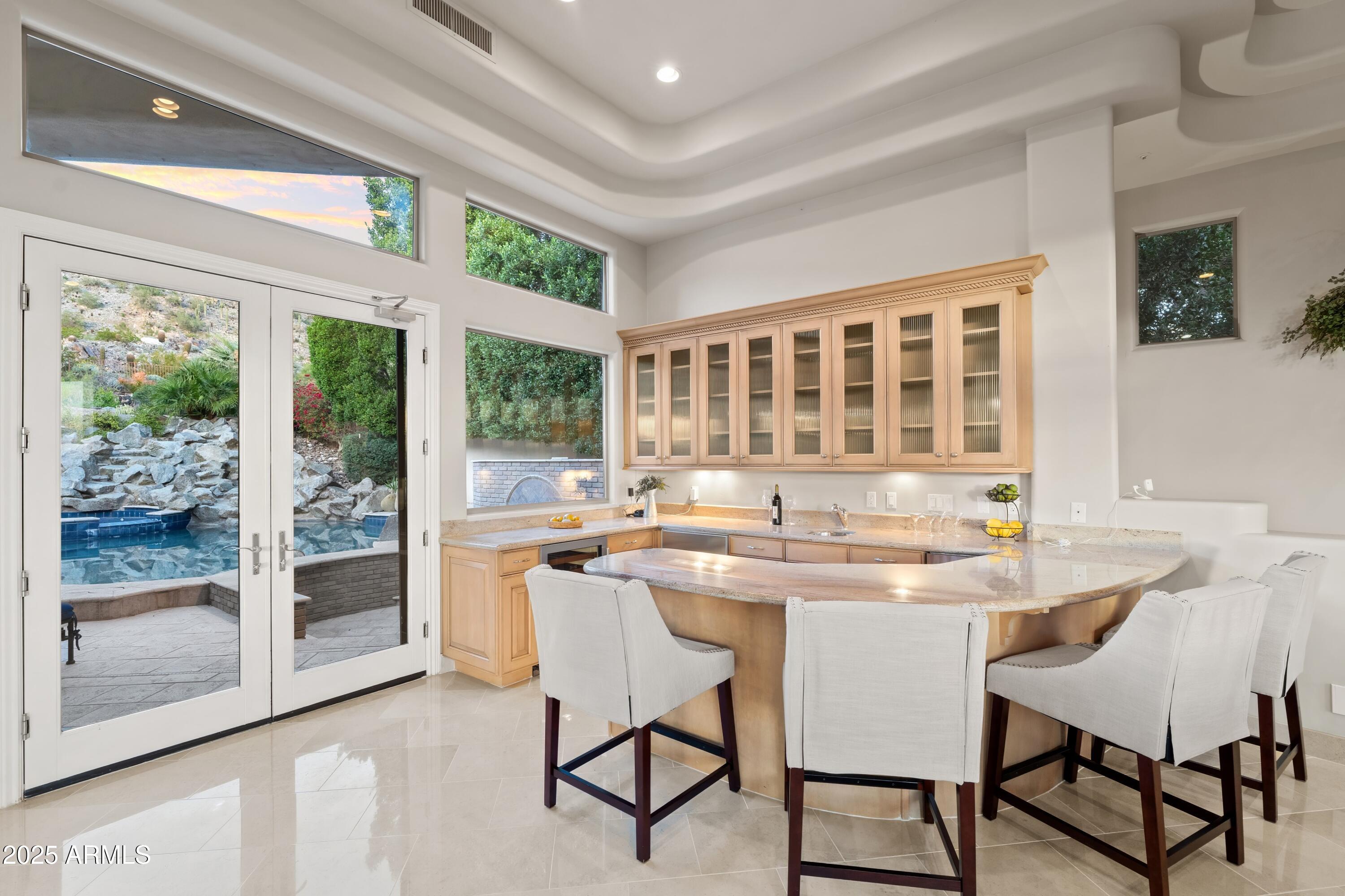 6621 N ARIZONA BILTMORE Circle