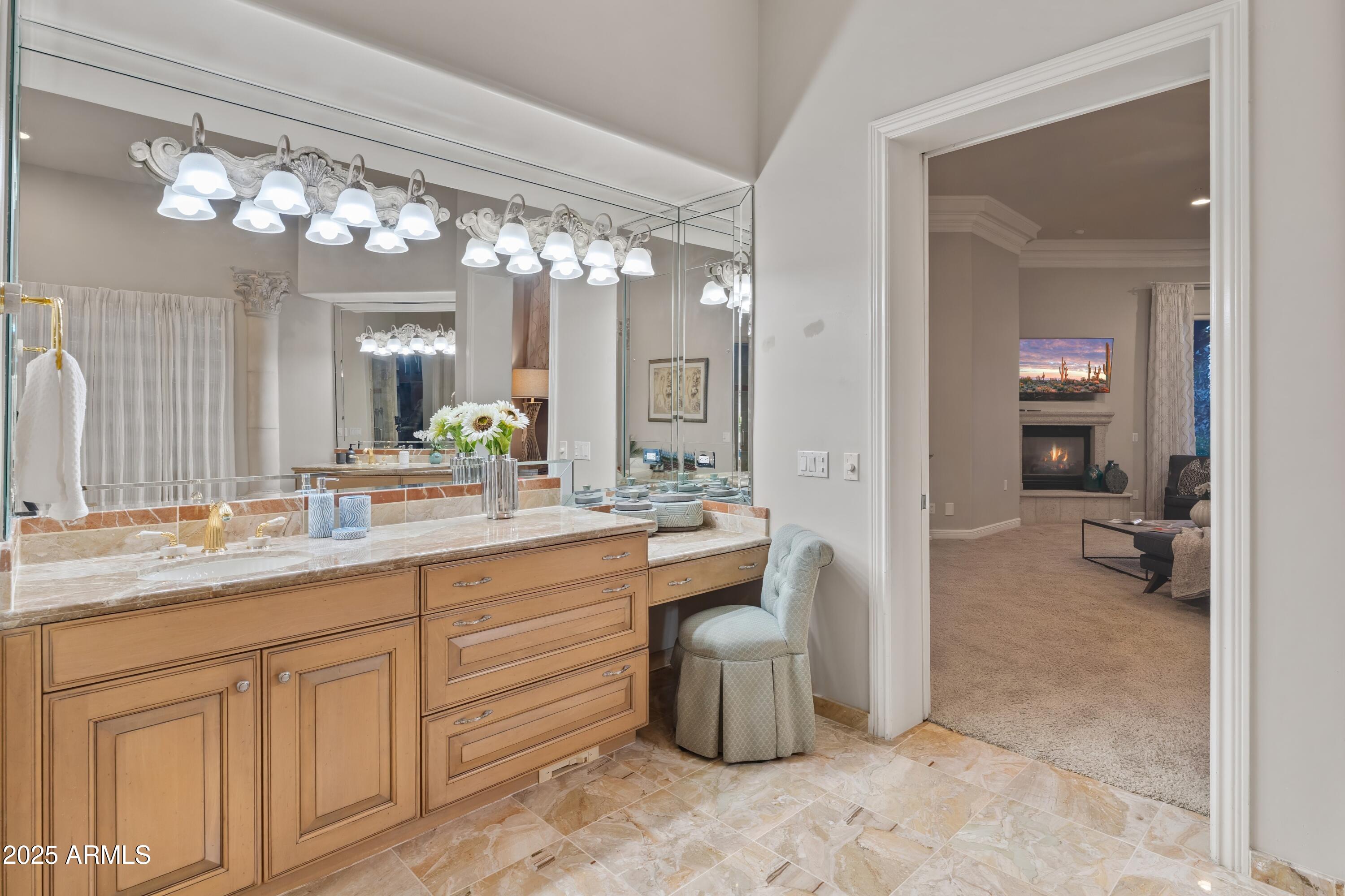 6621 N ARIZONA BILTMORE Circle