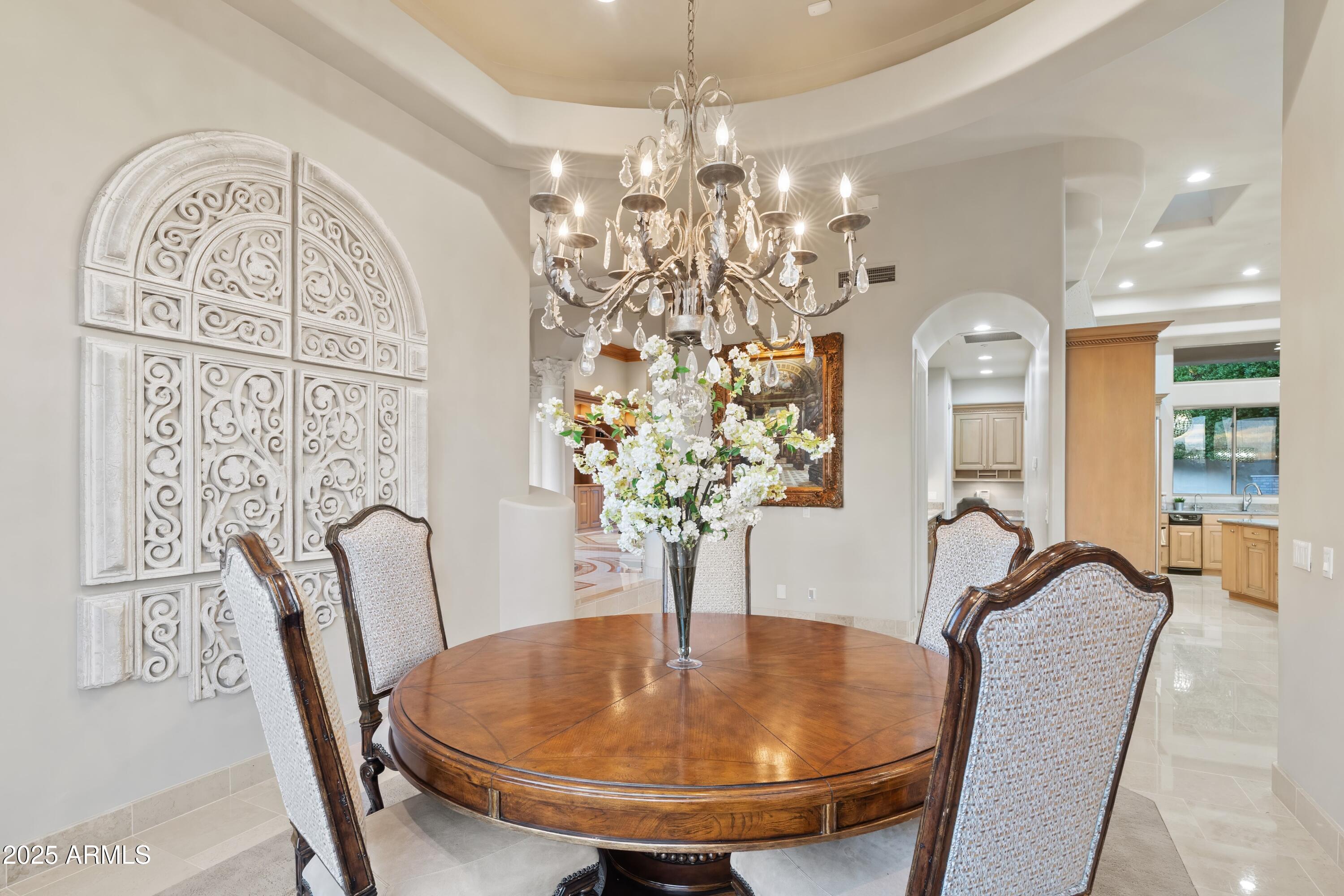 6621 N ARIZONA BILTMORE Circle