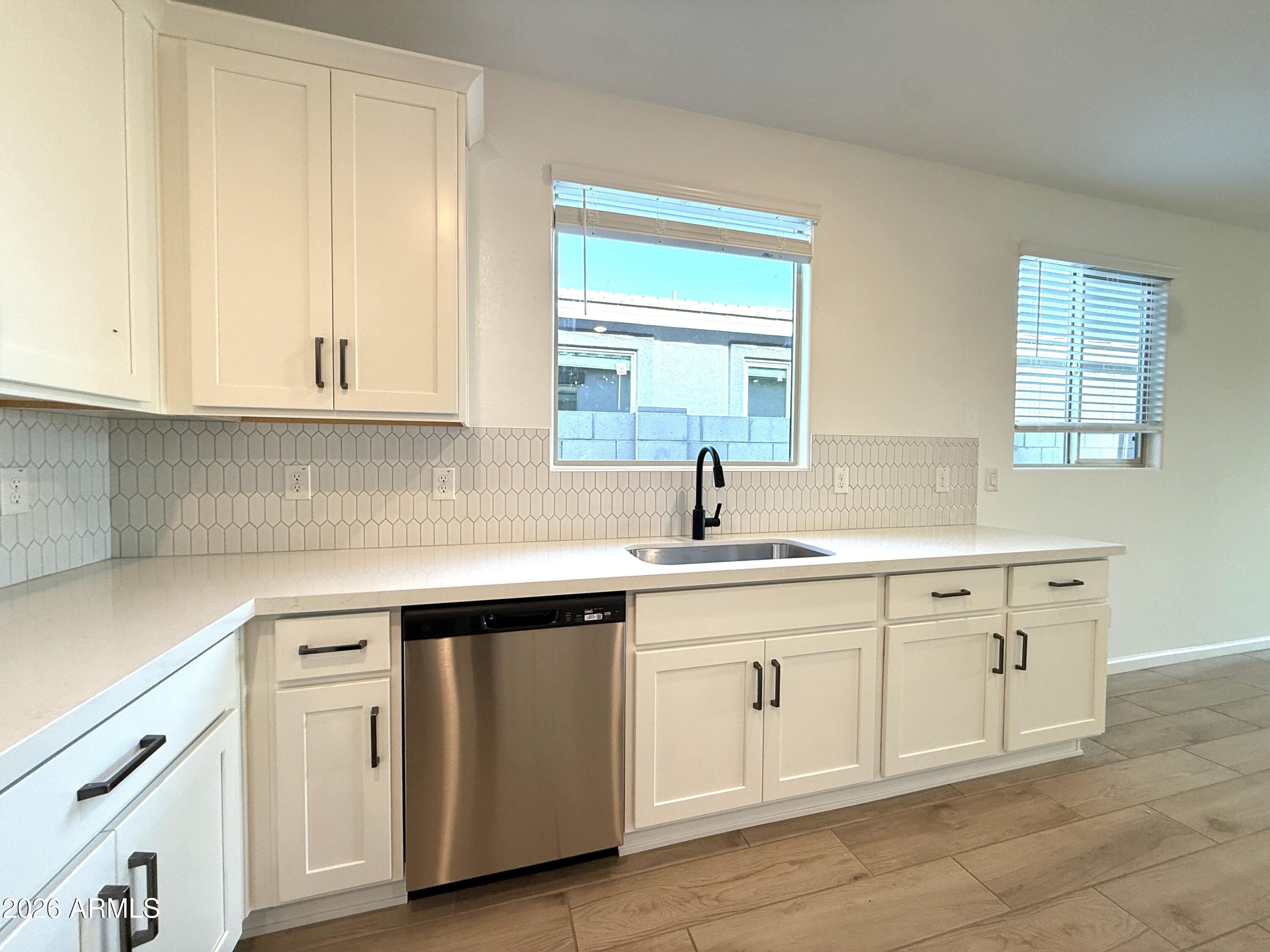 9537 W TAMARISK Avenue