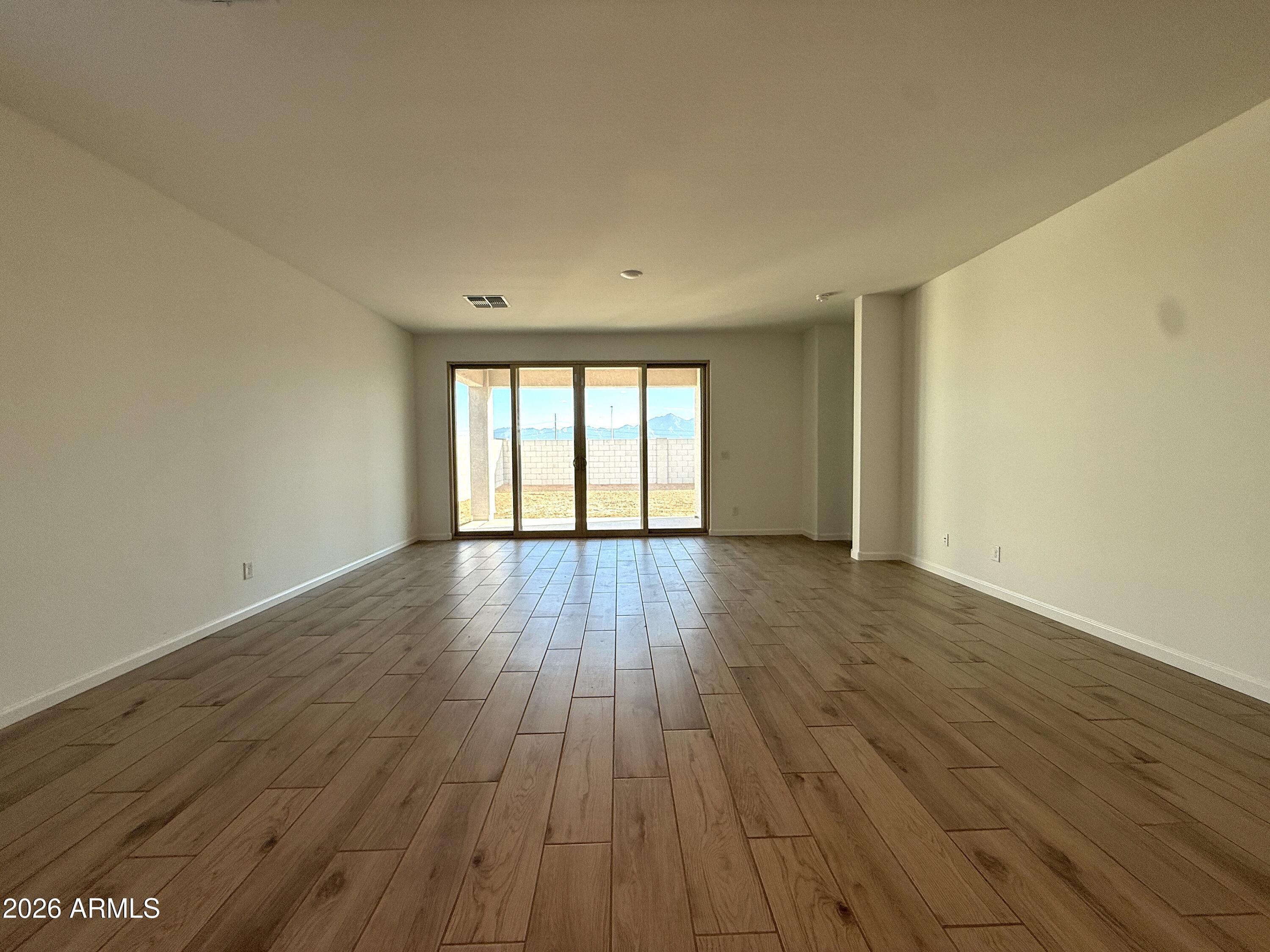 9537 W TAMARISK Avenue