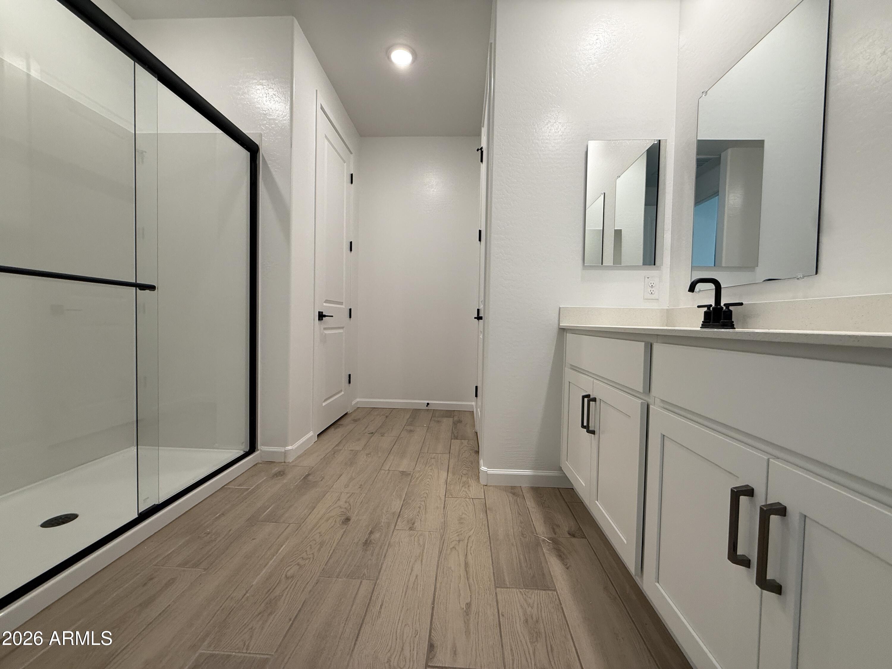 9537 W TAMARISK Avenue