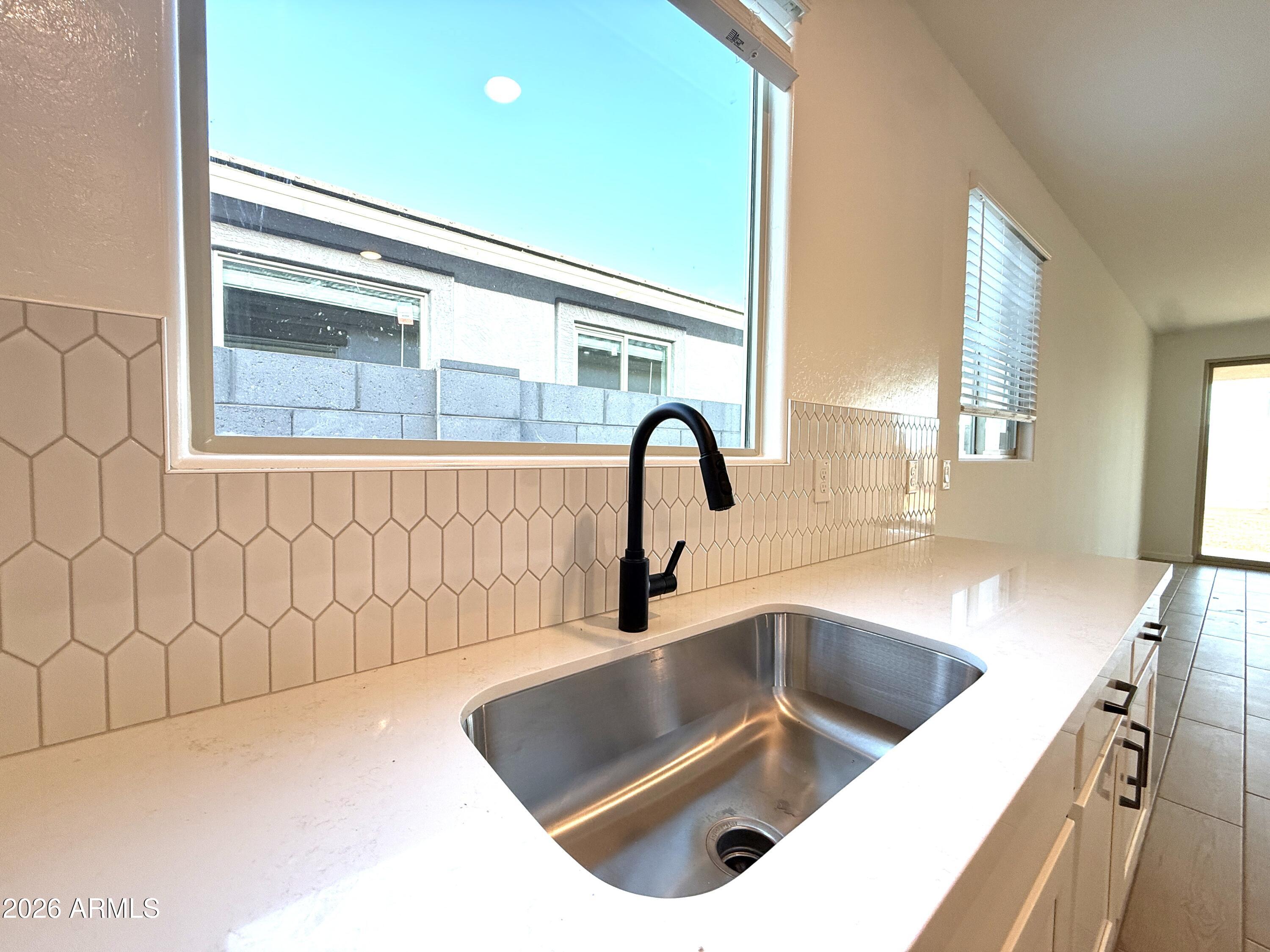 9537 W TAMARISK Avenue