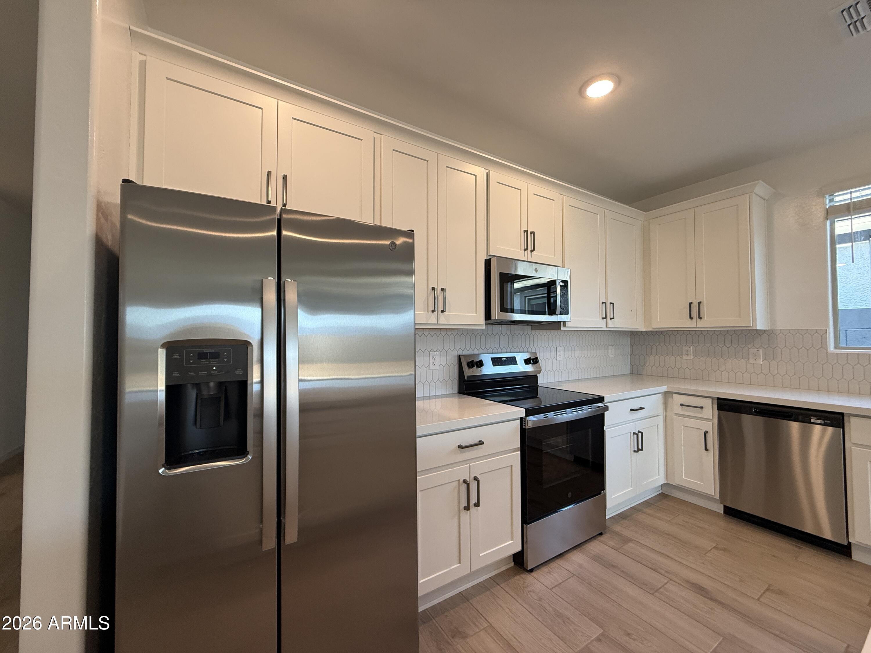 9537 W TAMARISK Avenue