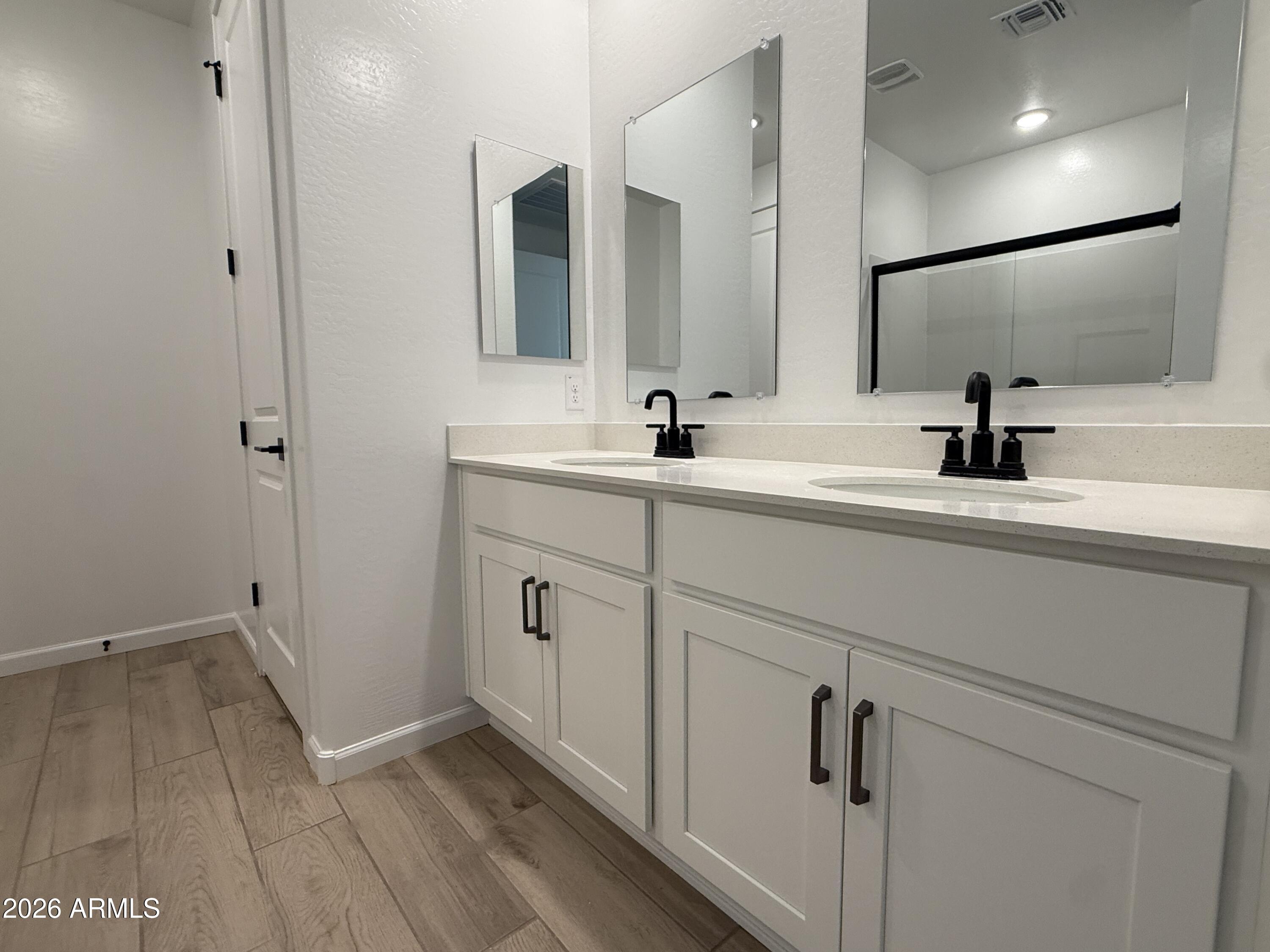 9537 W TAMARISK Avenue