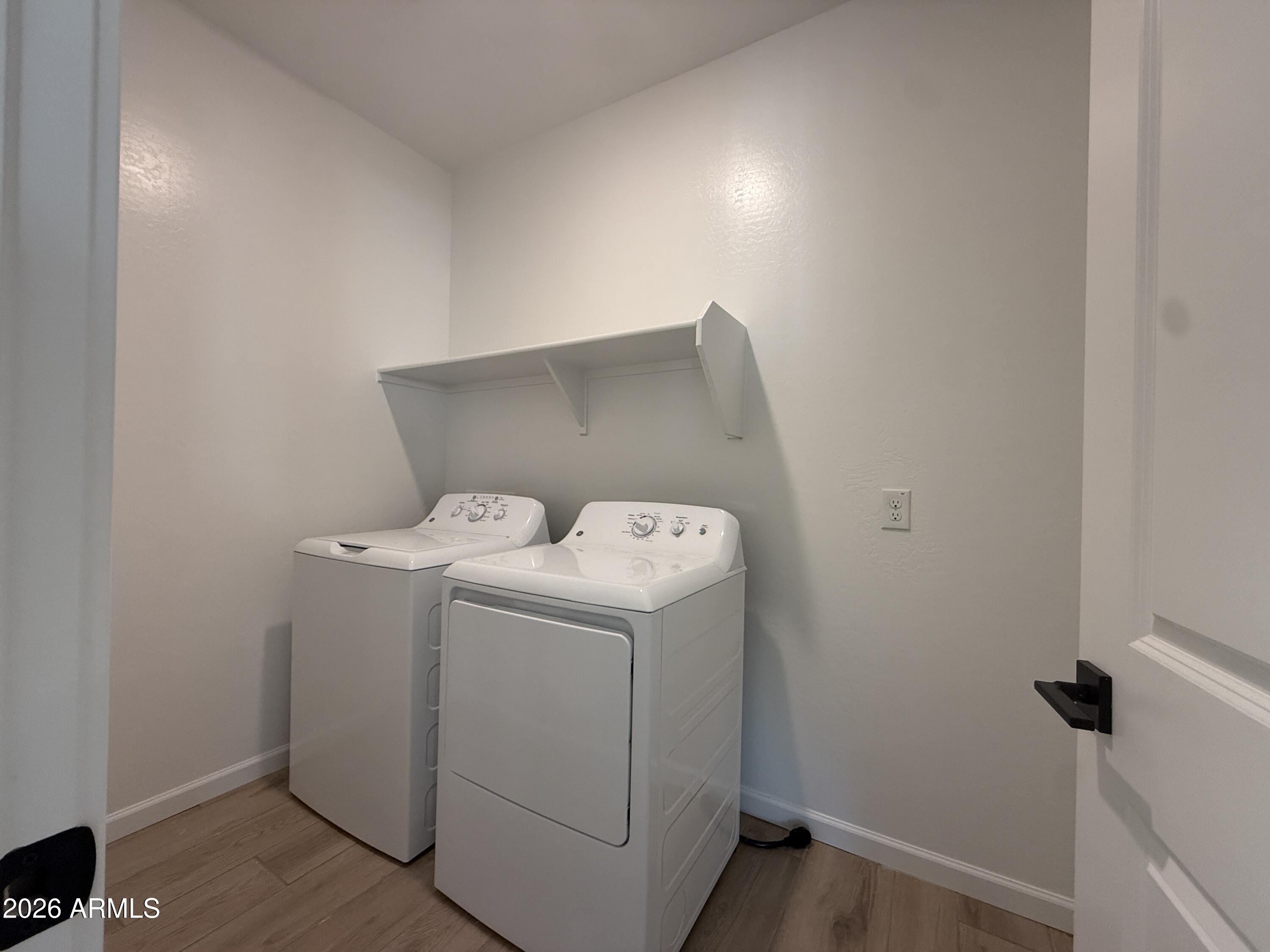 9537 W TAMARISK Avenue