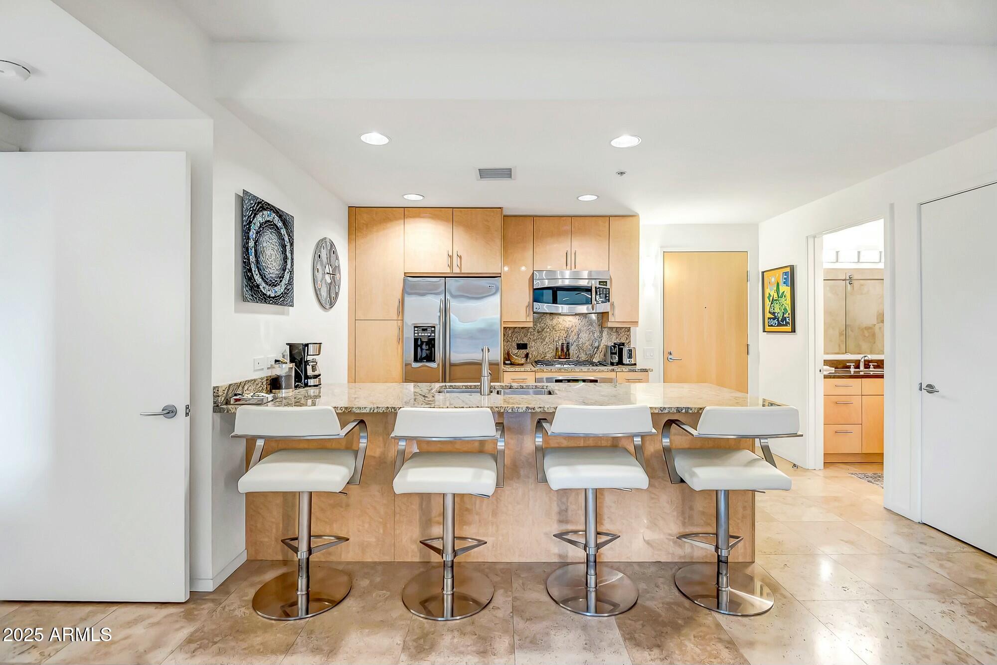 7121 E RANCHO VISTA Drive 2002