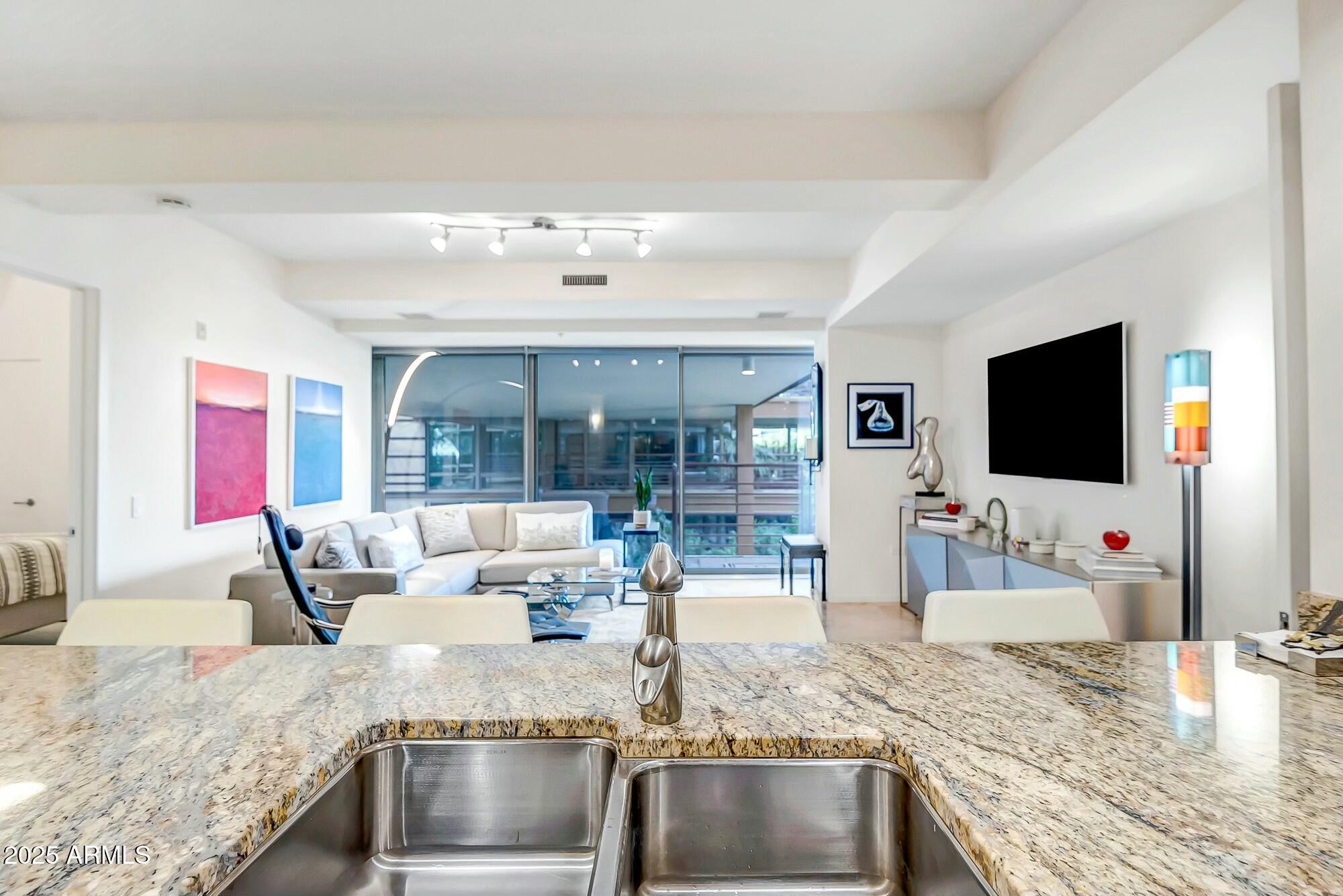 7121 E RANCHO VISTA Drive 2002