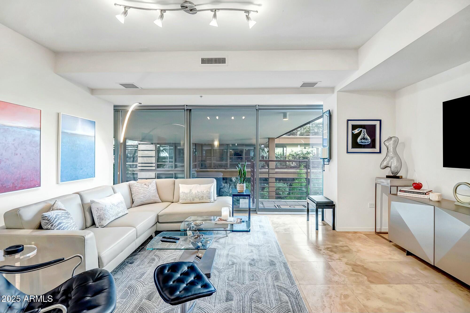 7121 E RANCHO VISTA Drive 2002