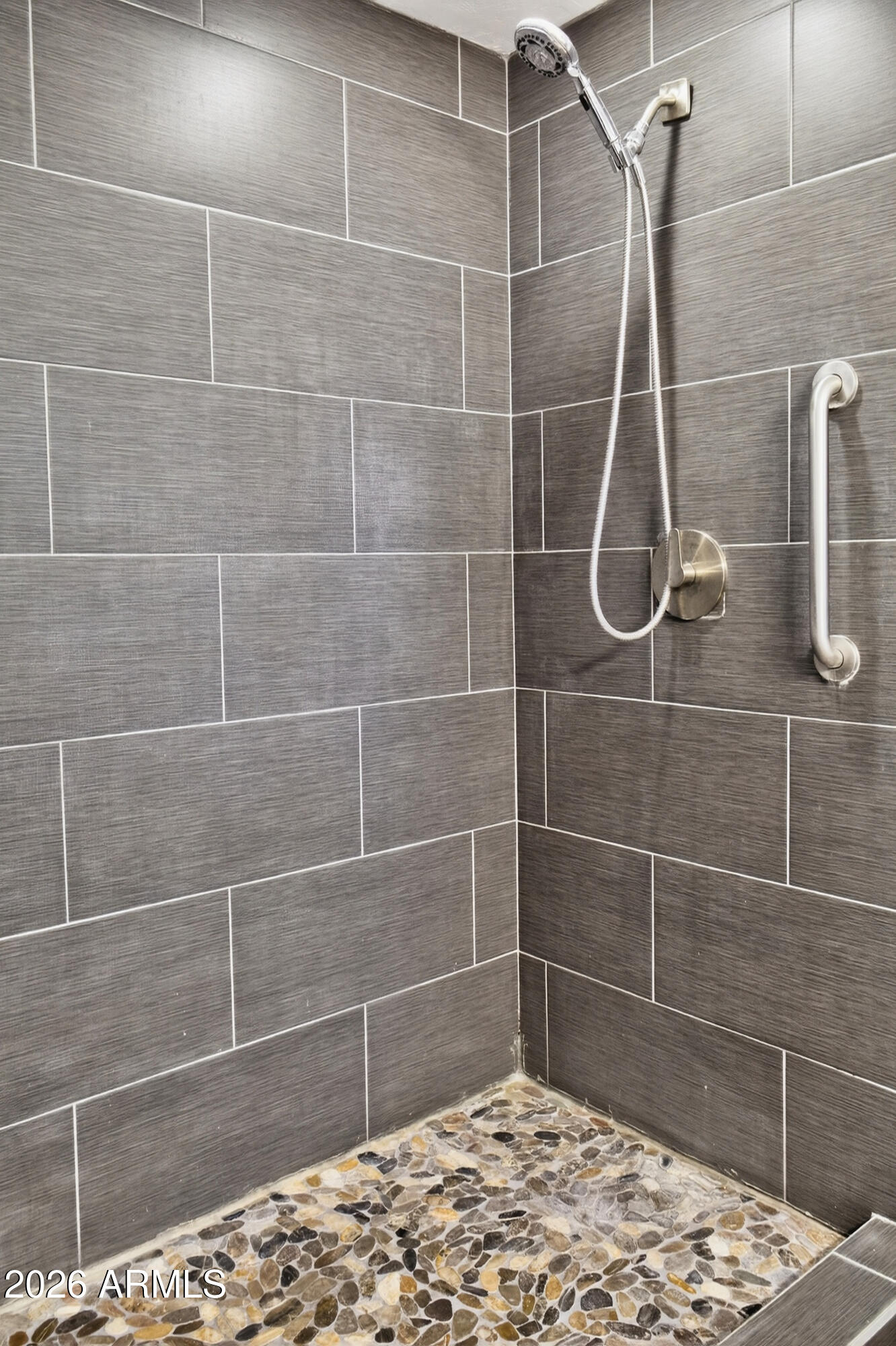 2210 E CAMBRIDGE Avenue