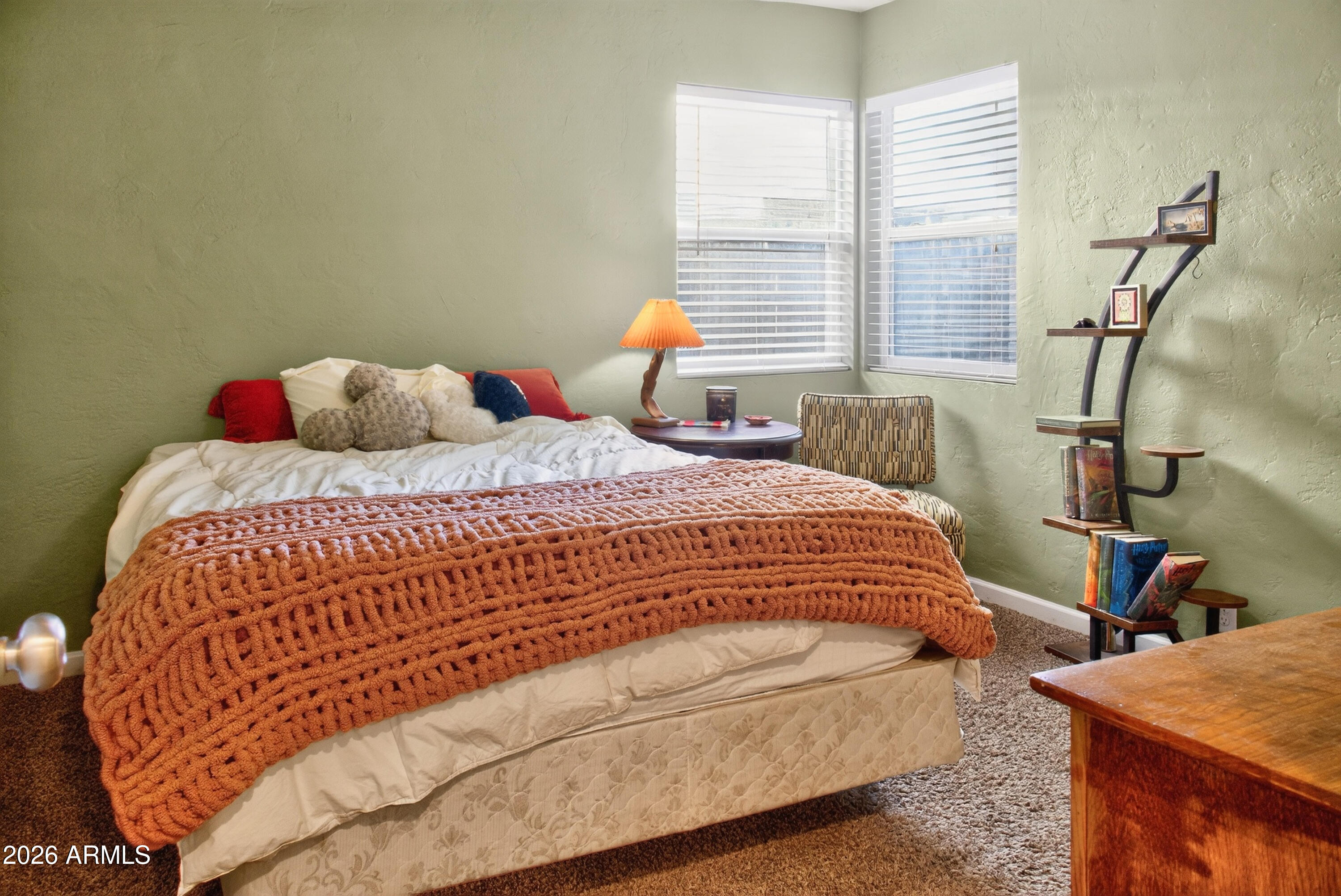 2210 E CAMBRIDGE Avenue