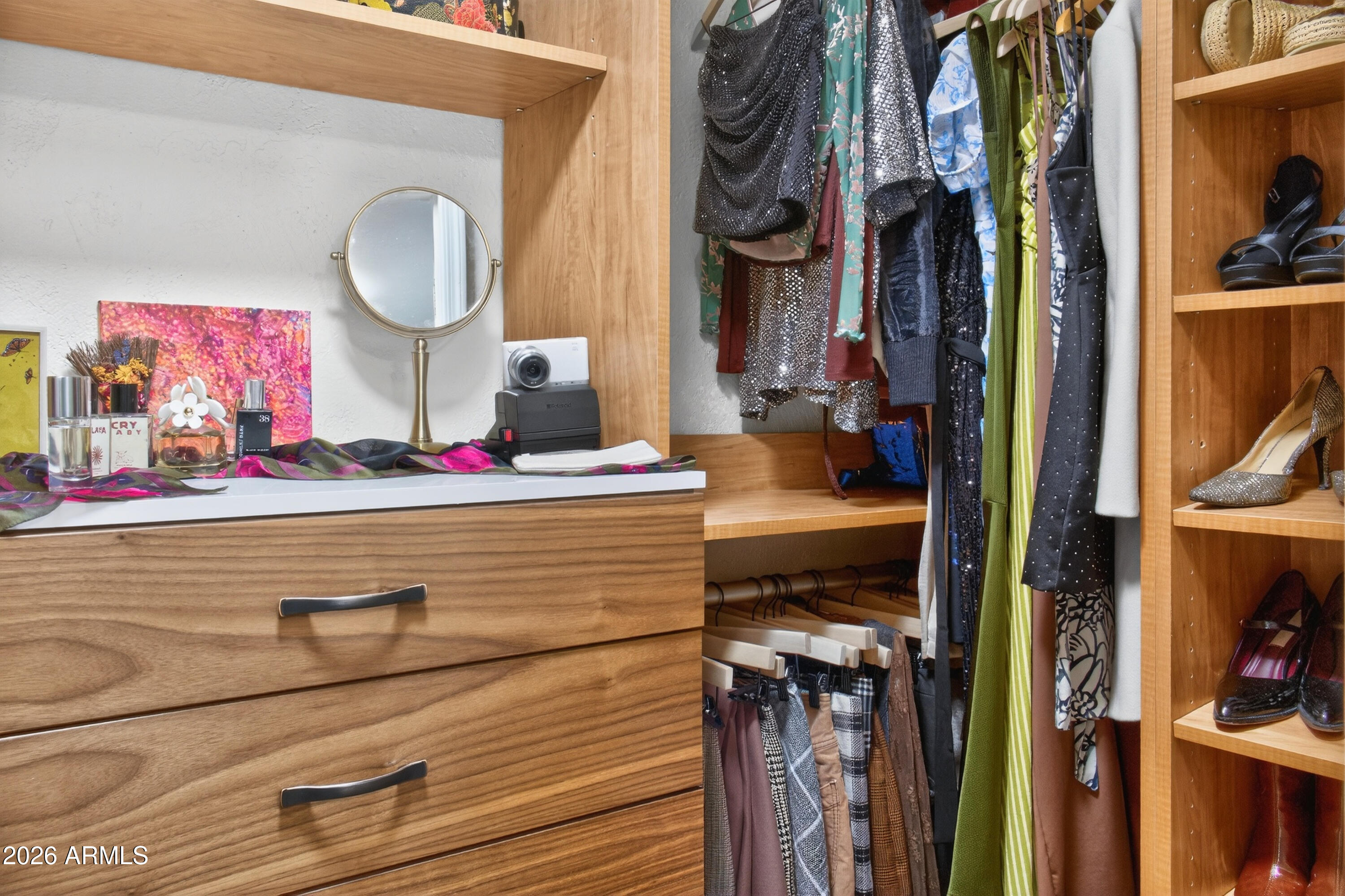 2210 E CAMBRIDGE Avenue