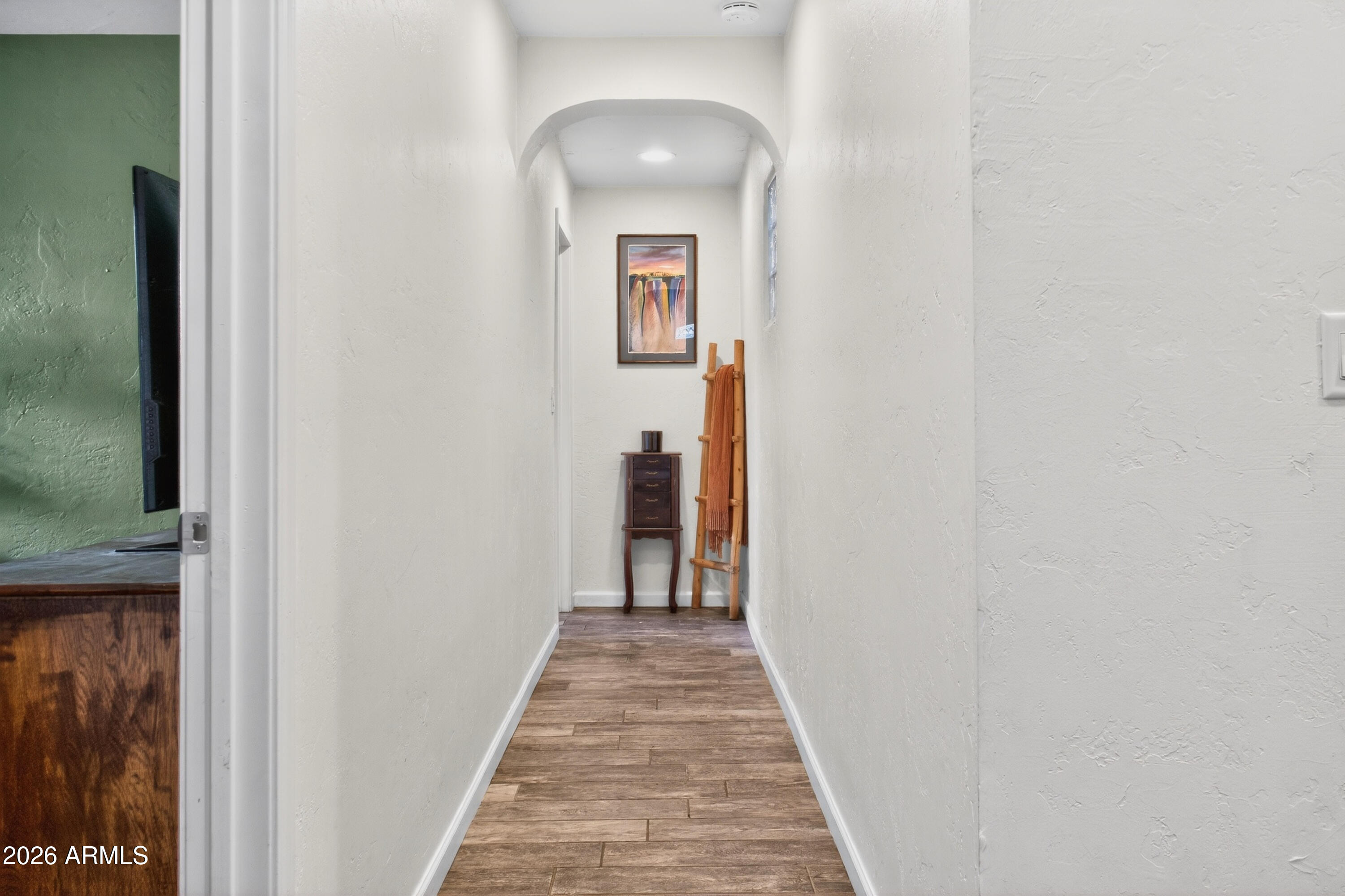 2210 E CAMBRIDGE Avenue