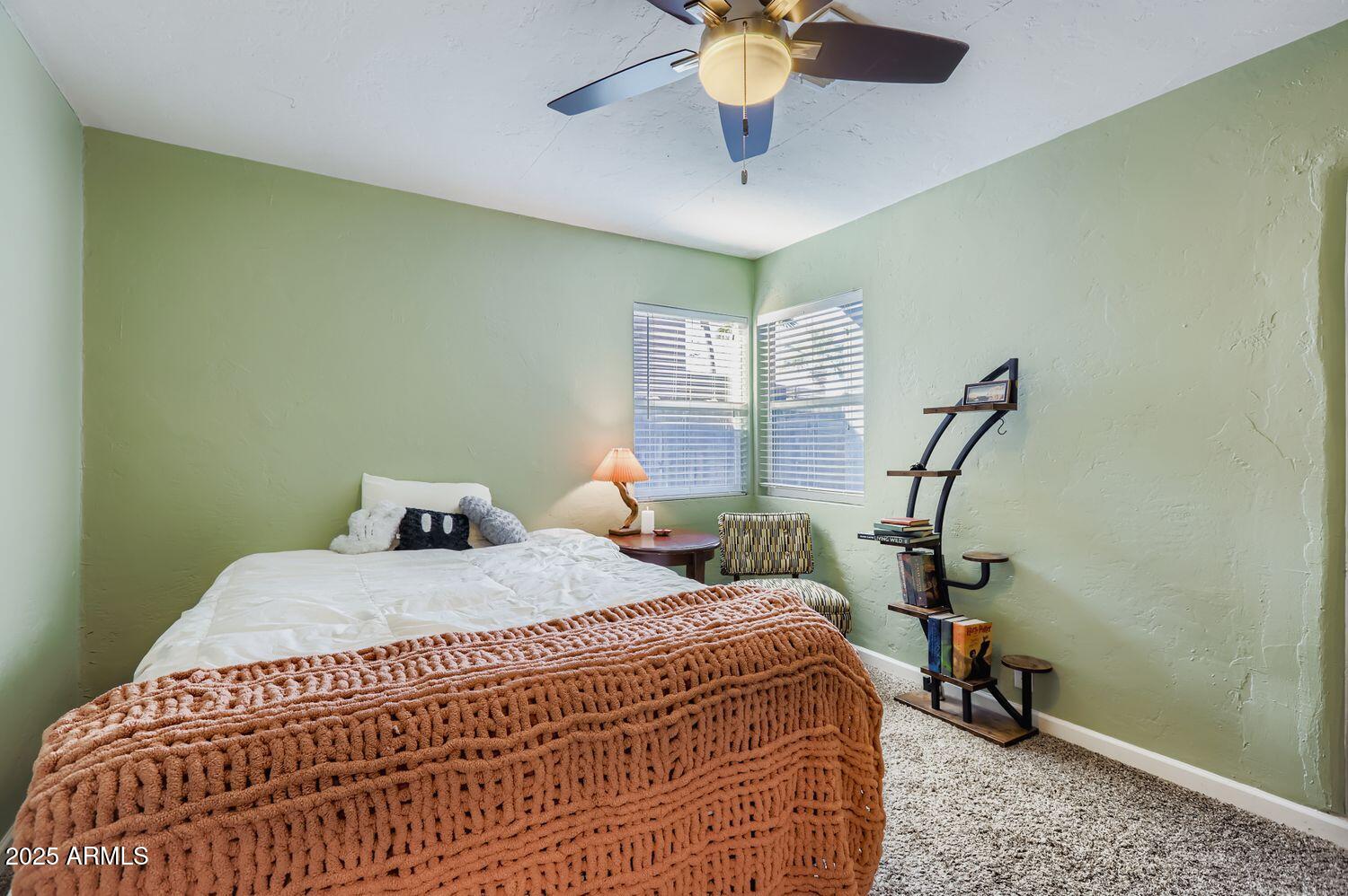 2210 E CAMBRIDGE Avenue