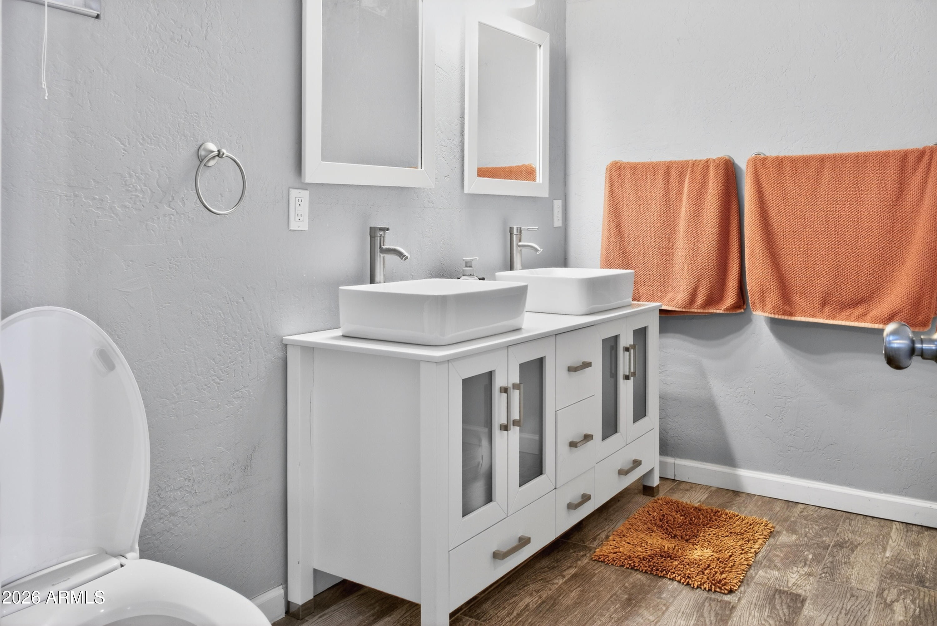 2210 E CAMBRIDGE Avenue