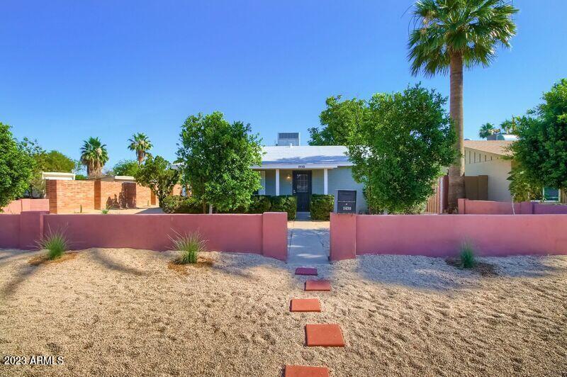 1430 E MEADOWBROOK Avenue