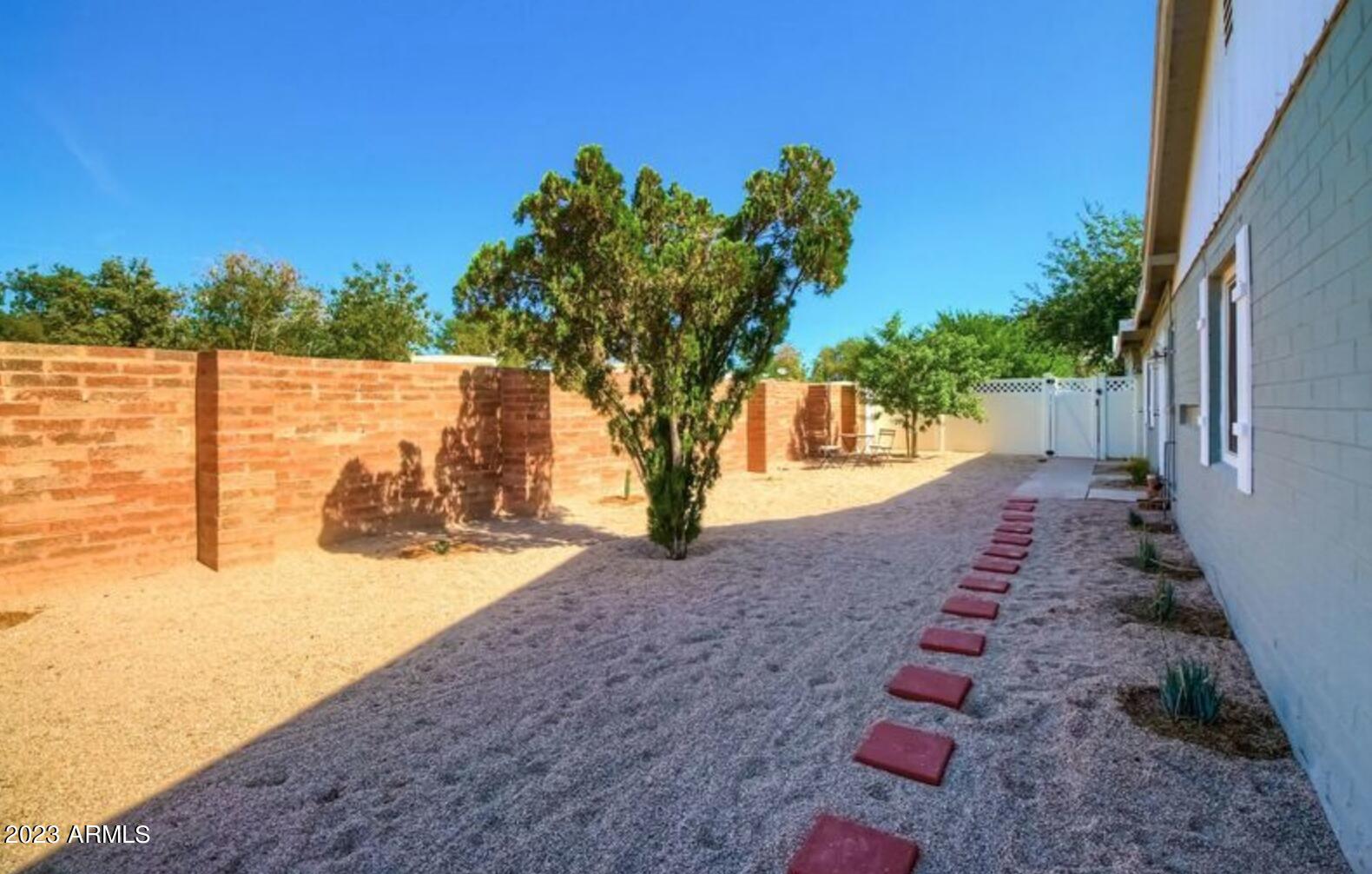 1430 E MEADOWBROOK Avenue