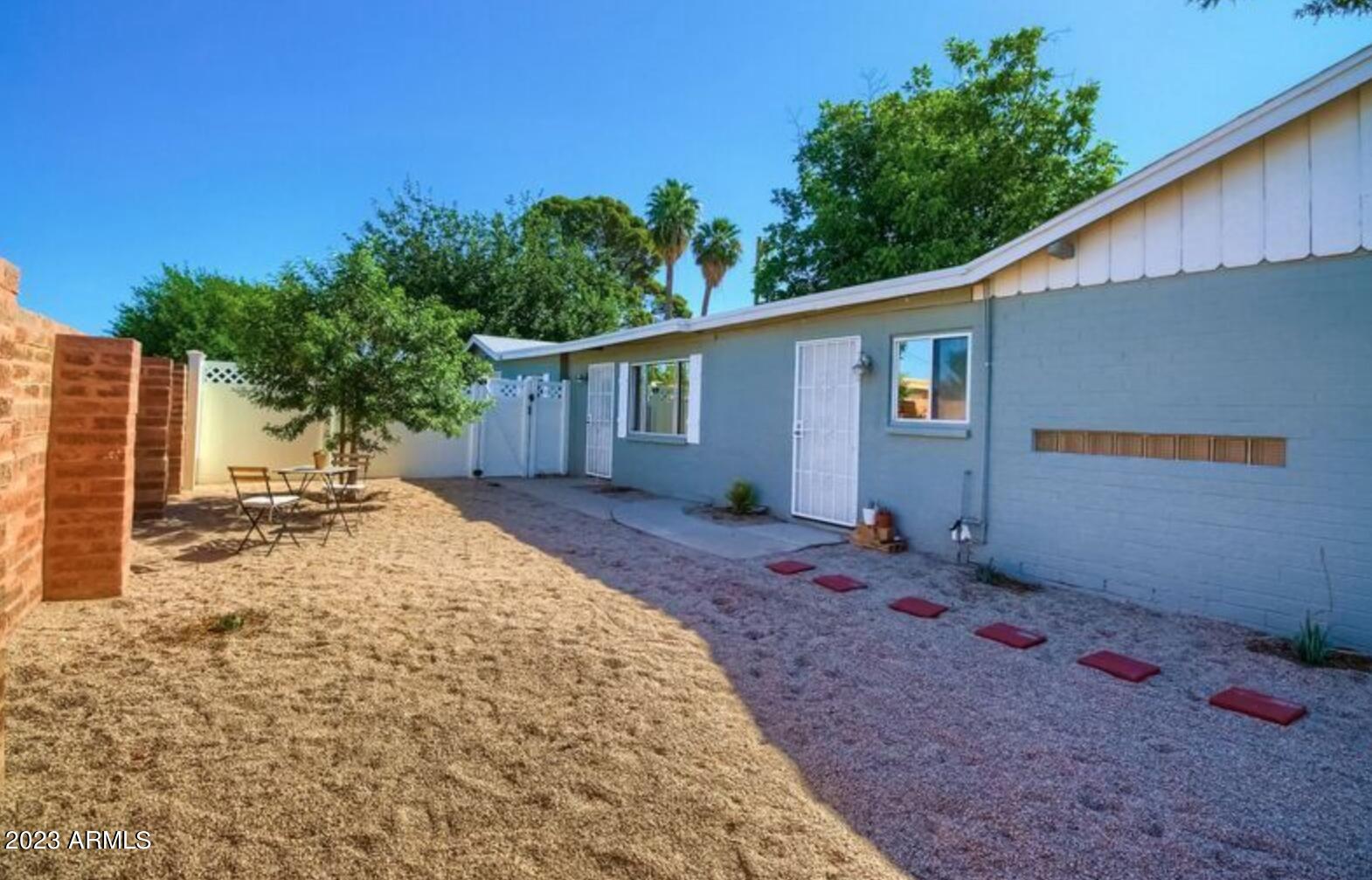 1430 E MEADOWBROOK Avenue