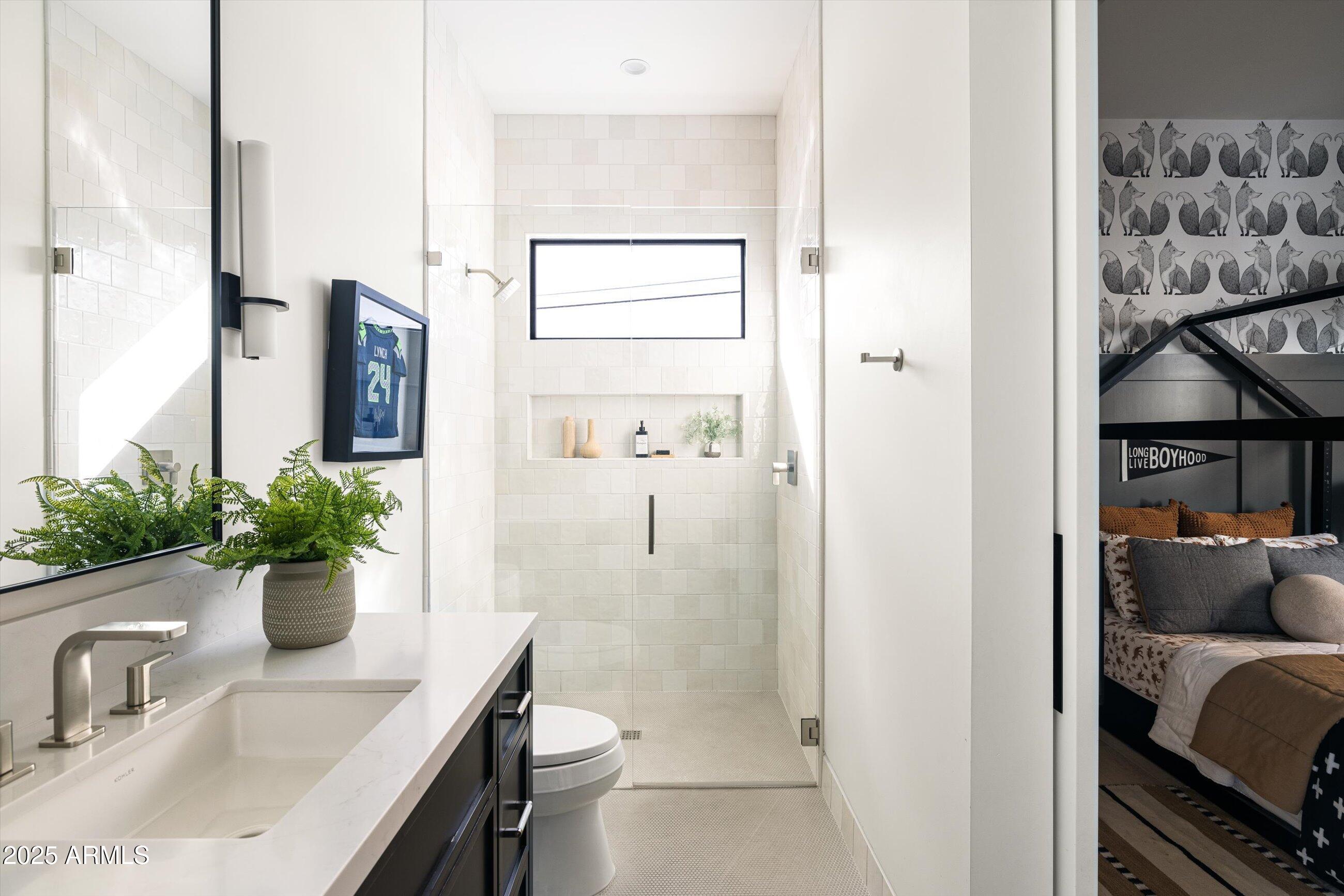 5715 E MONTEROSA Street