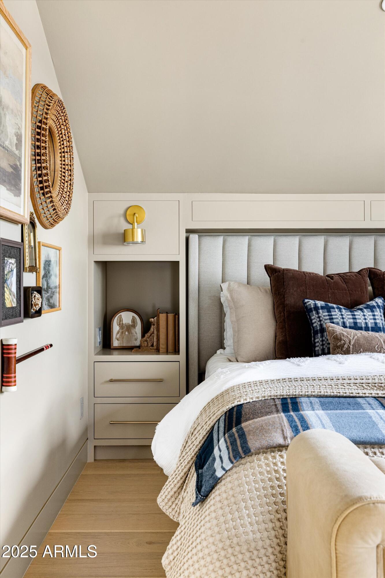 5715 E MONTEROSA Street