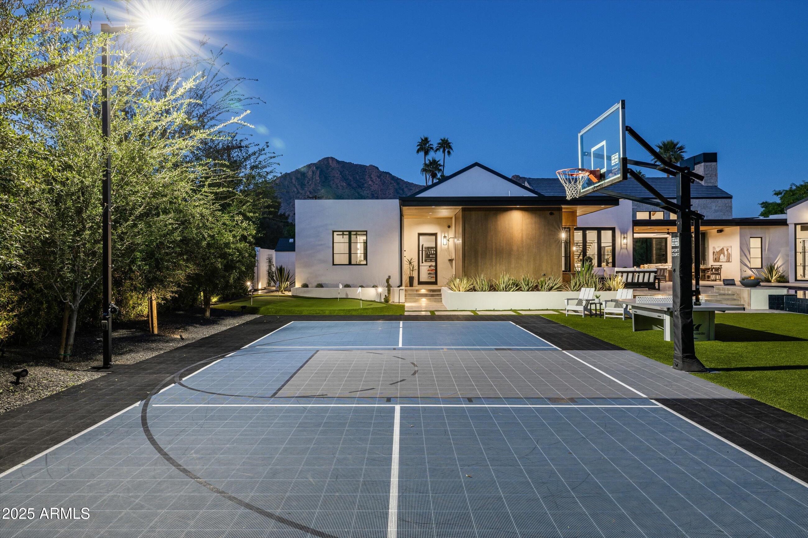 5715 E MONTEROSA Street