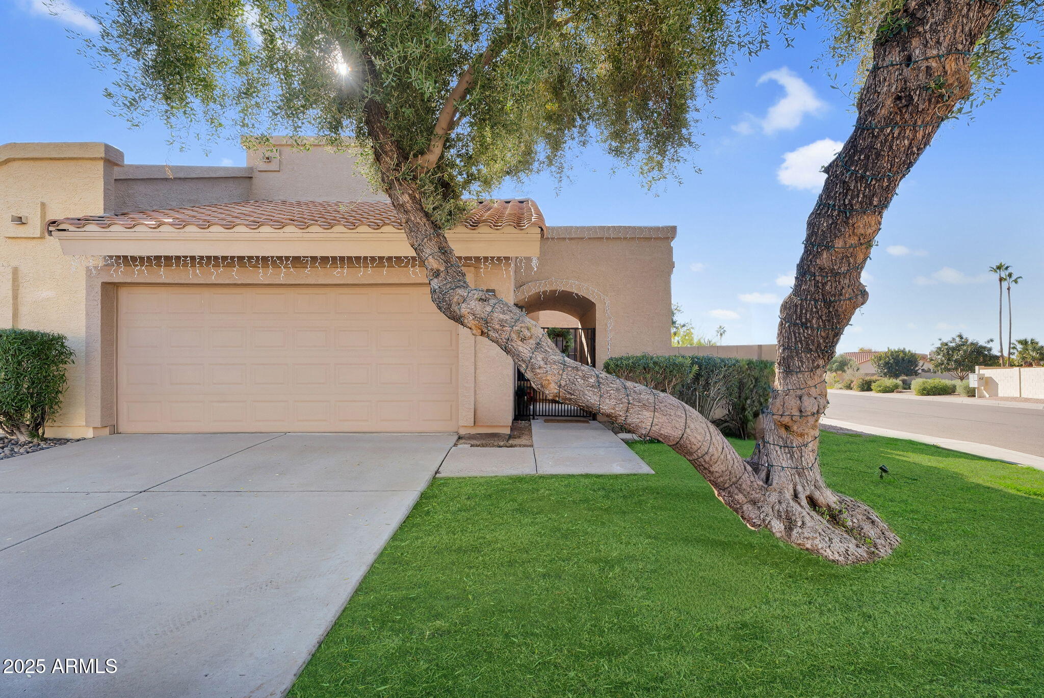 2345 W SHAWNEE Drive