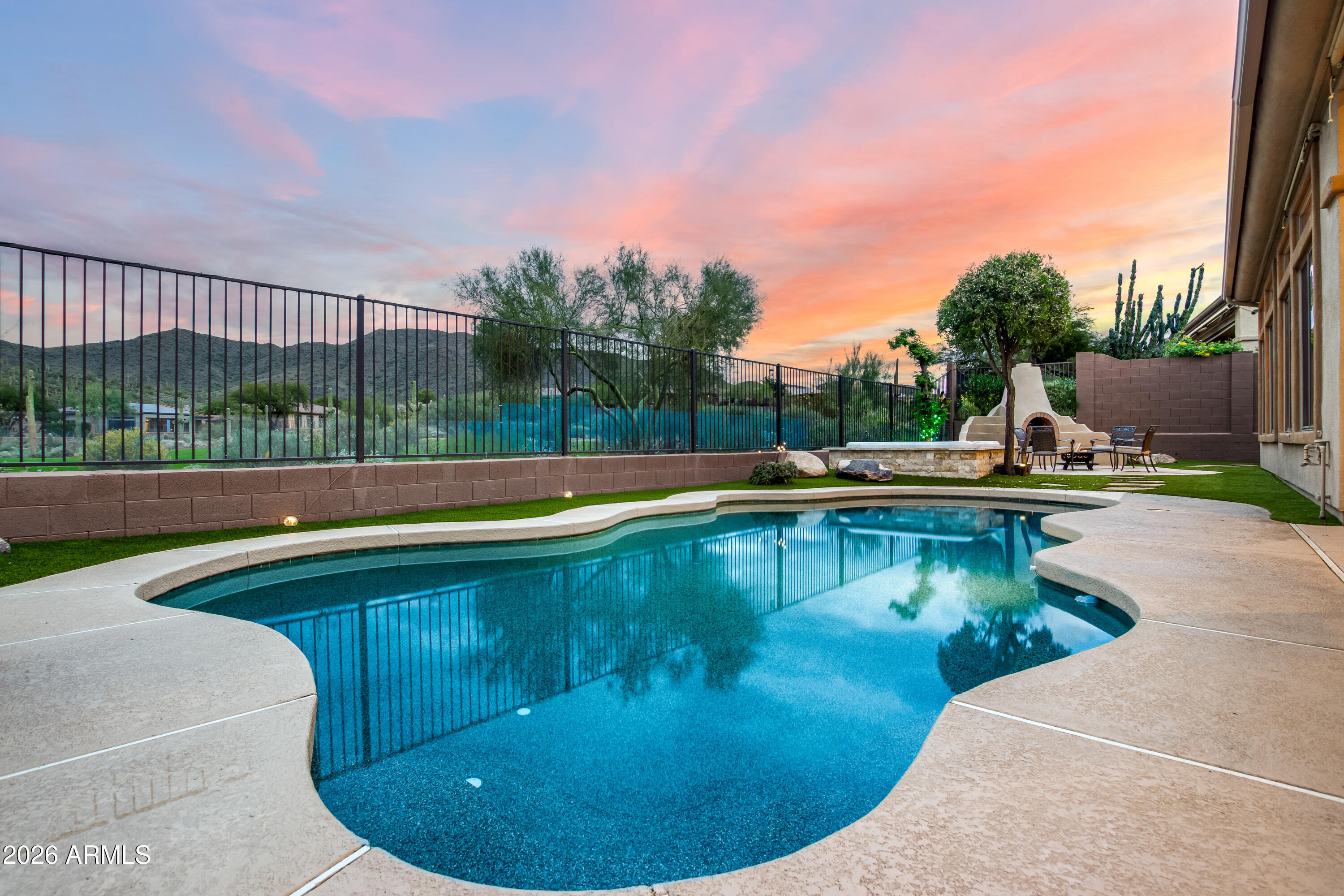 2302 W HAZELHURST Drive