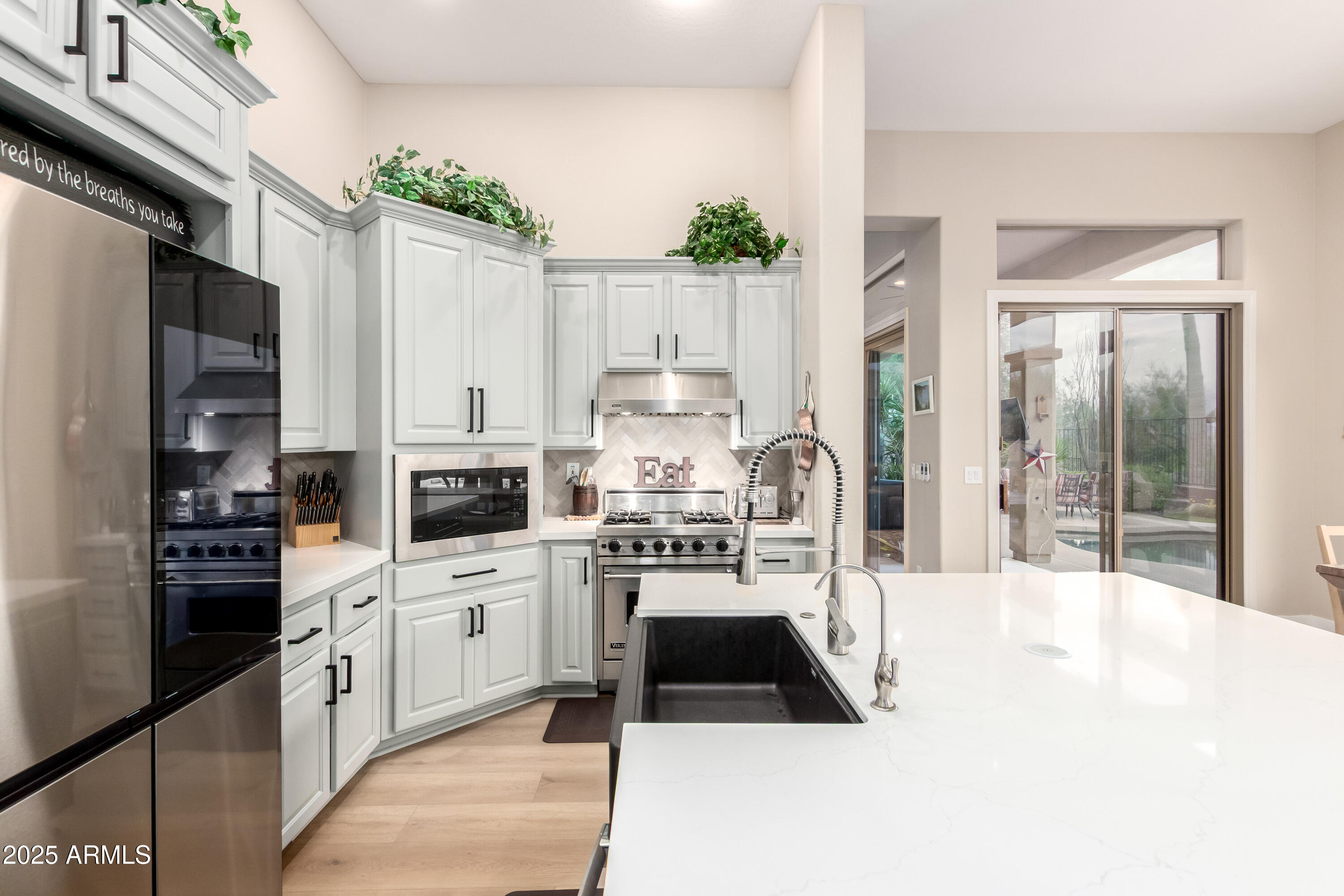 2302 W HAZELHURST Drive