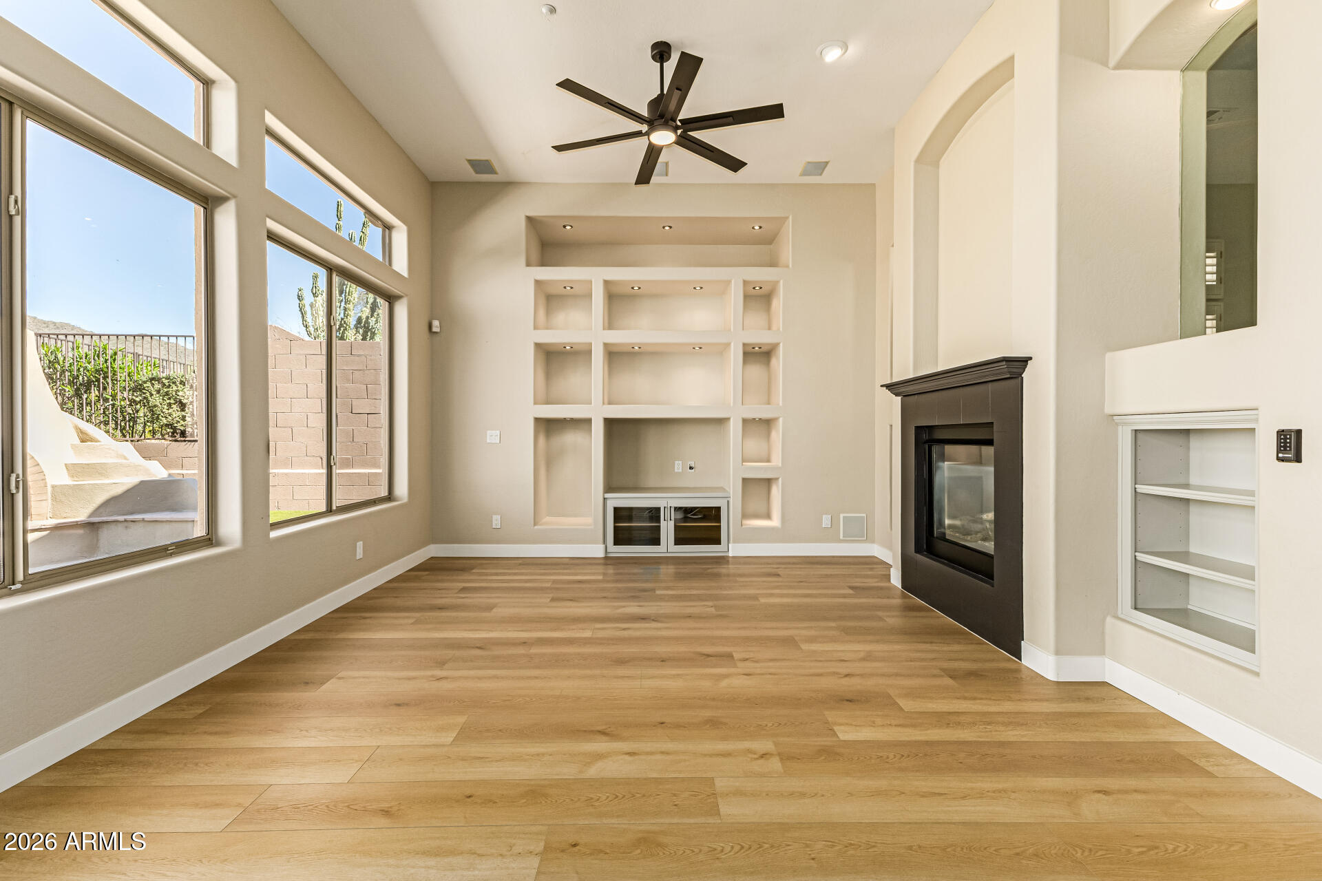 2302 W HAZELHURST Drive