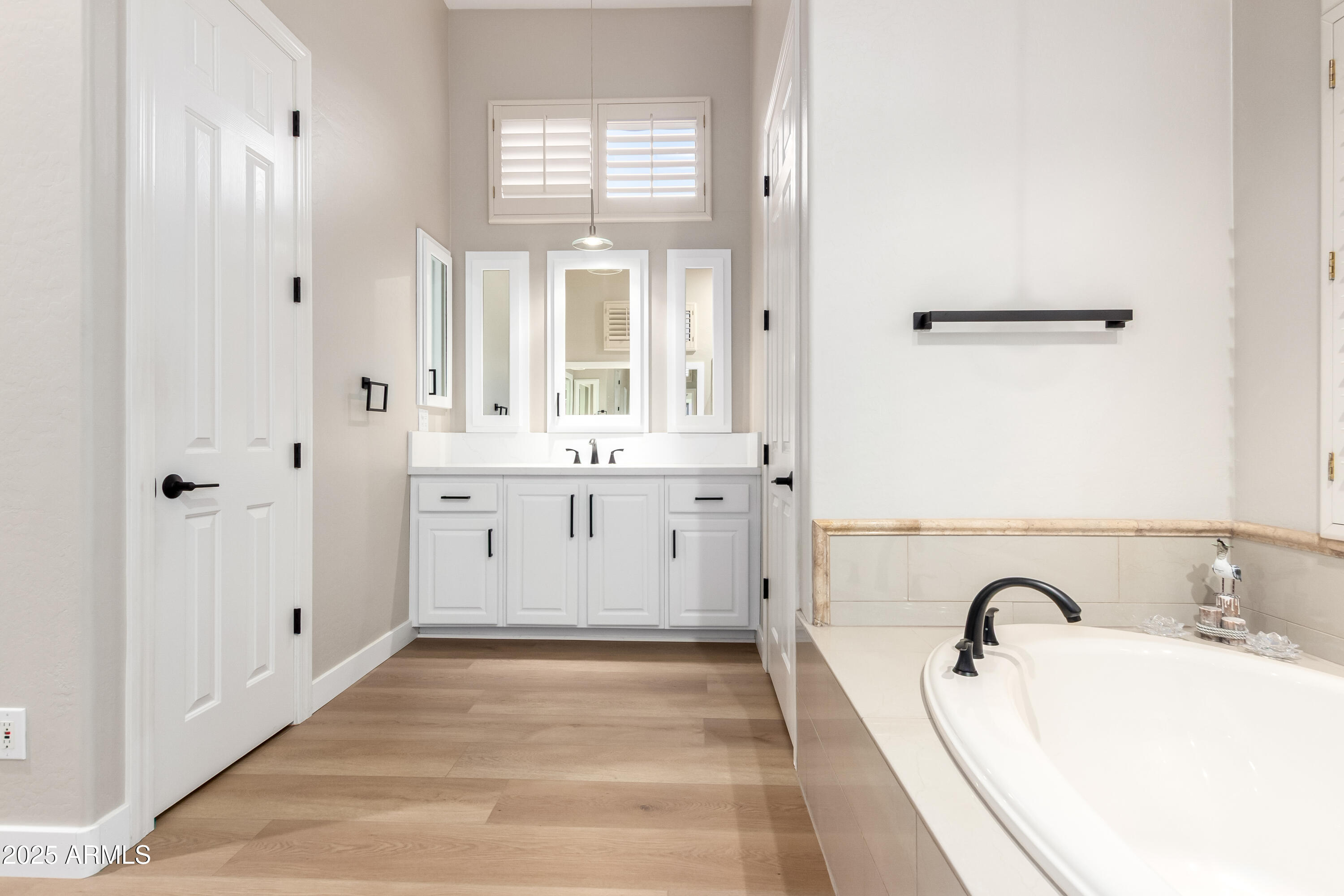 2302 W HAZELHURST Drive