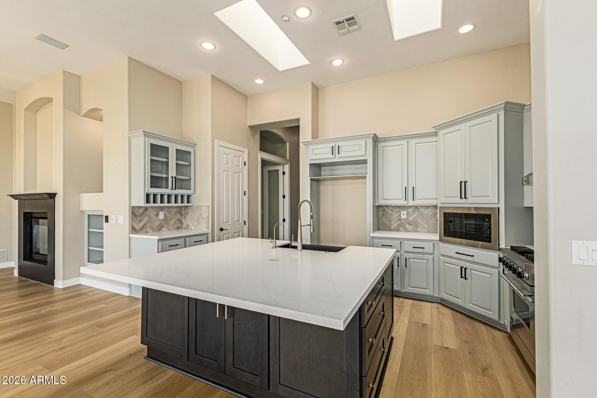 2302 W HAZELHURST Drive