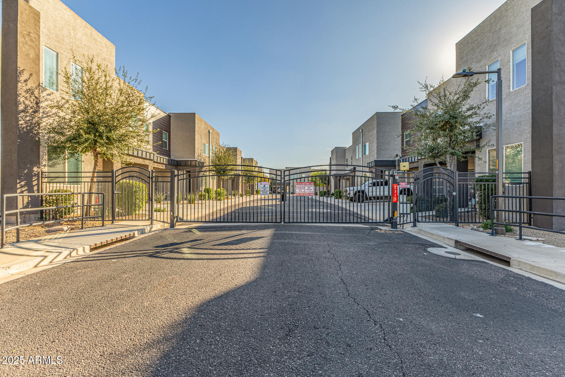 2315 E PINCHOT Avenue 113