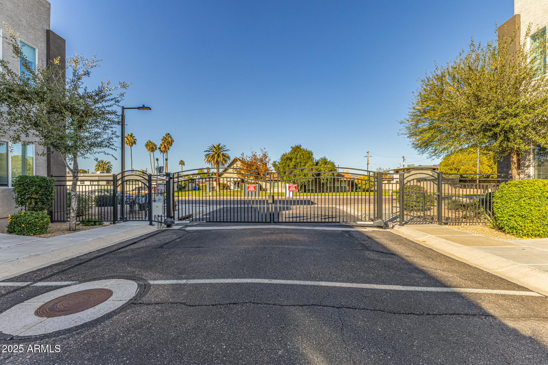 2315 E PINCHOT Avenue 113