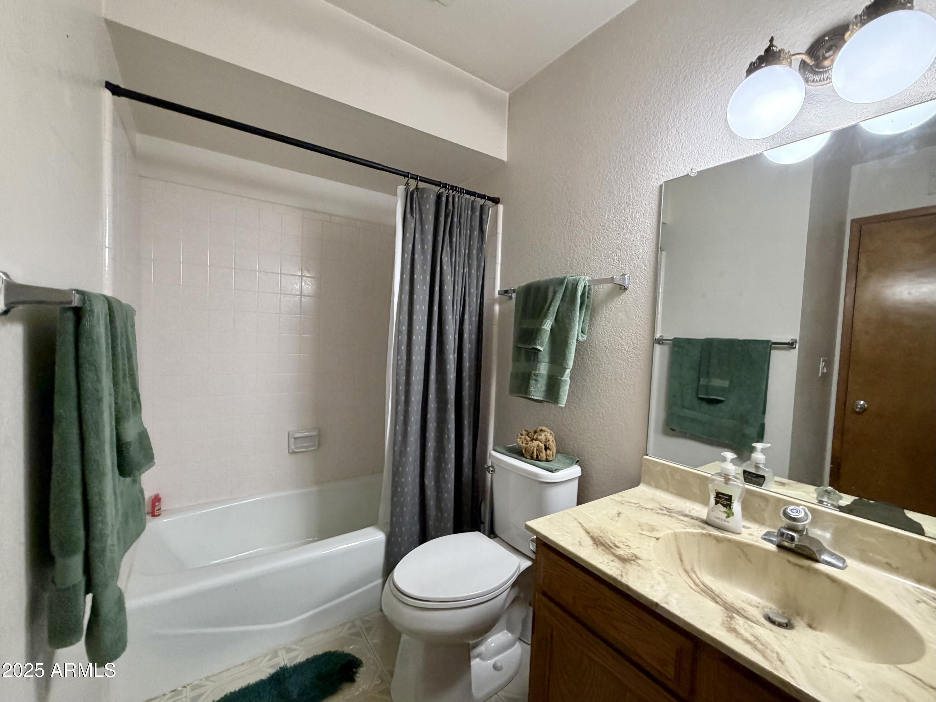 2812 E CONCHO Avenue