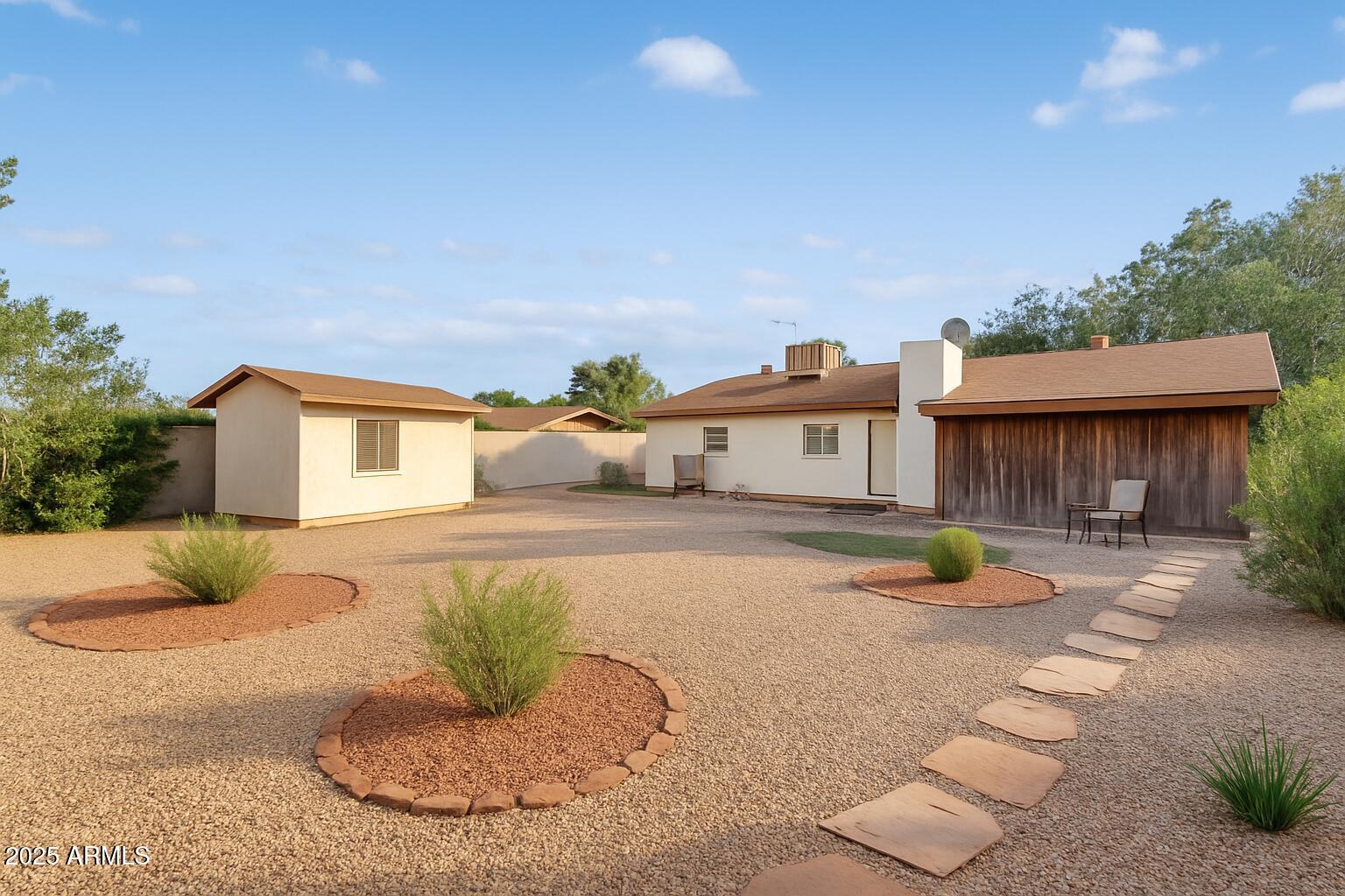 2812 E CONCHO Avenue