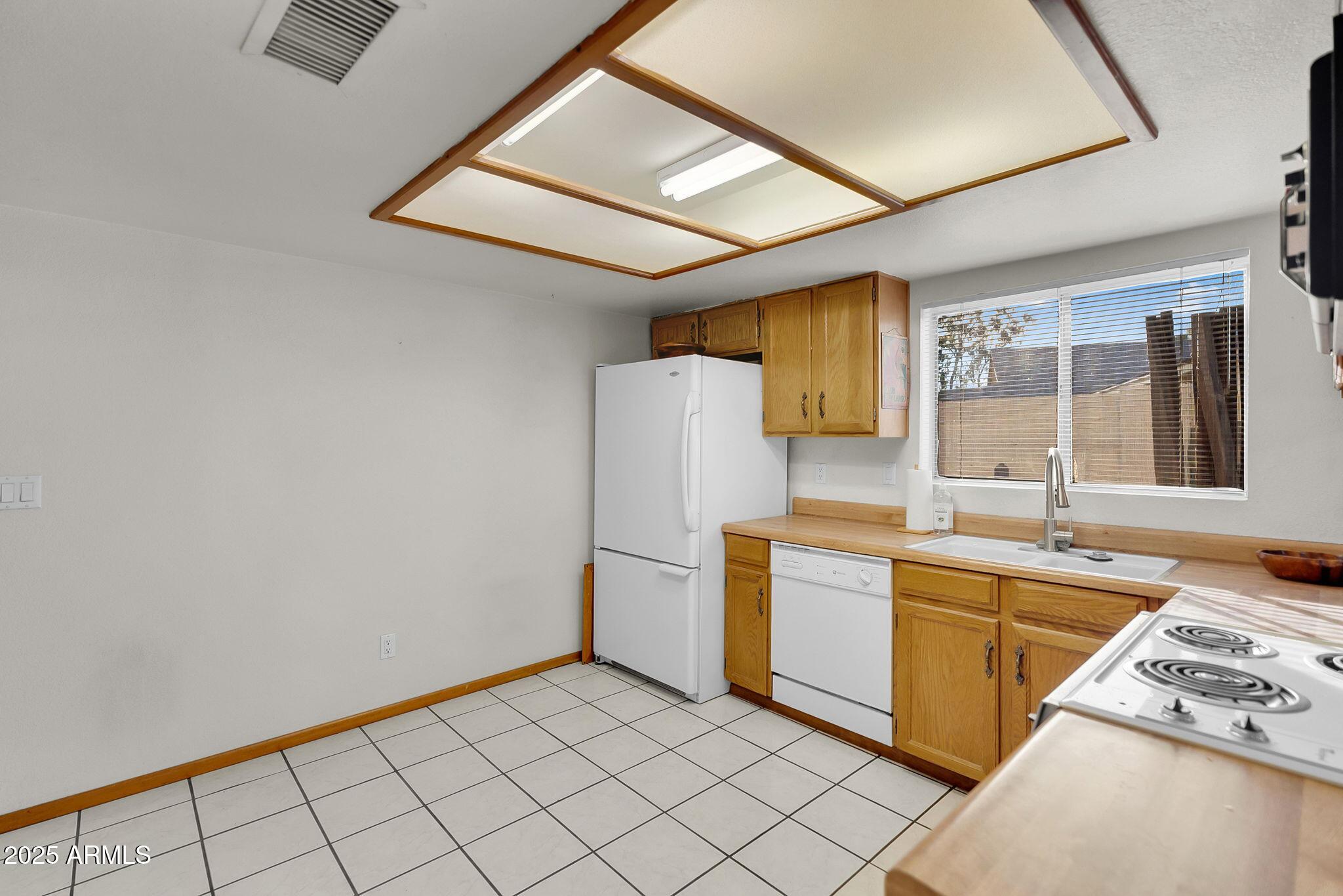 2812 E CONCHO Avenue