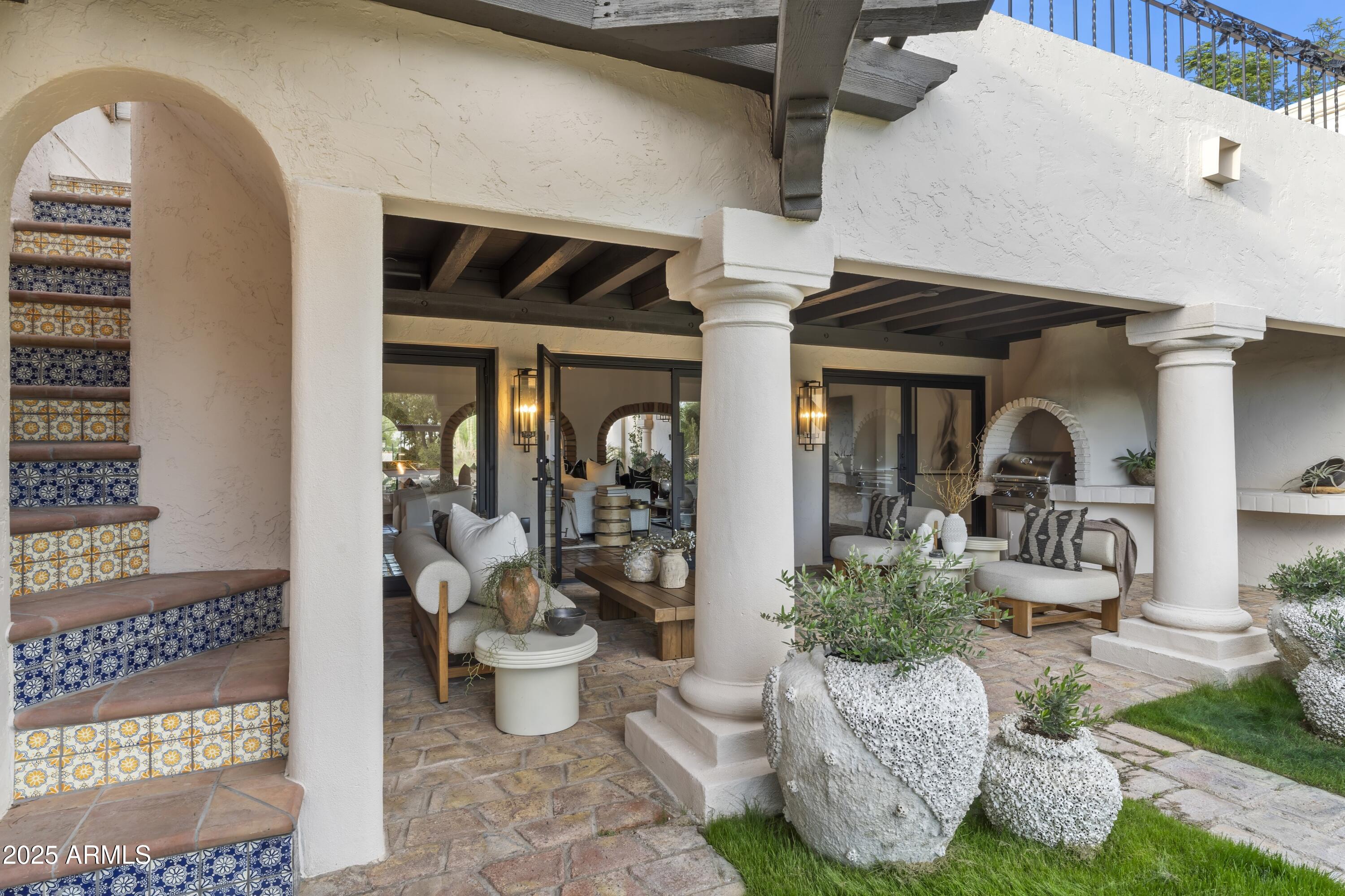 8119 E FOOTHILLS Drive