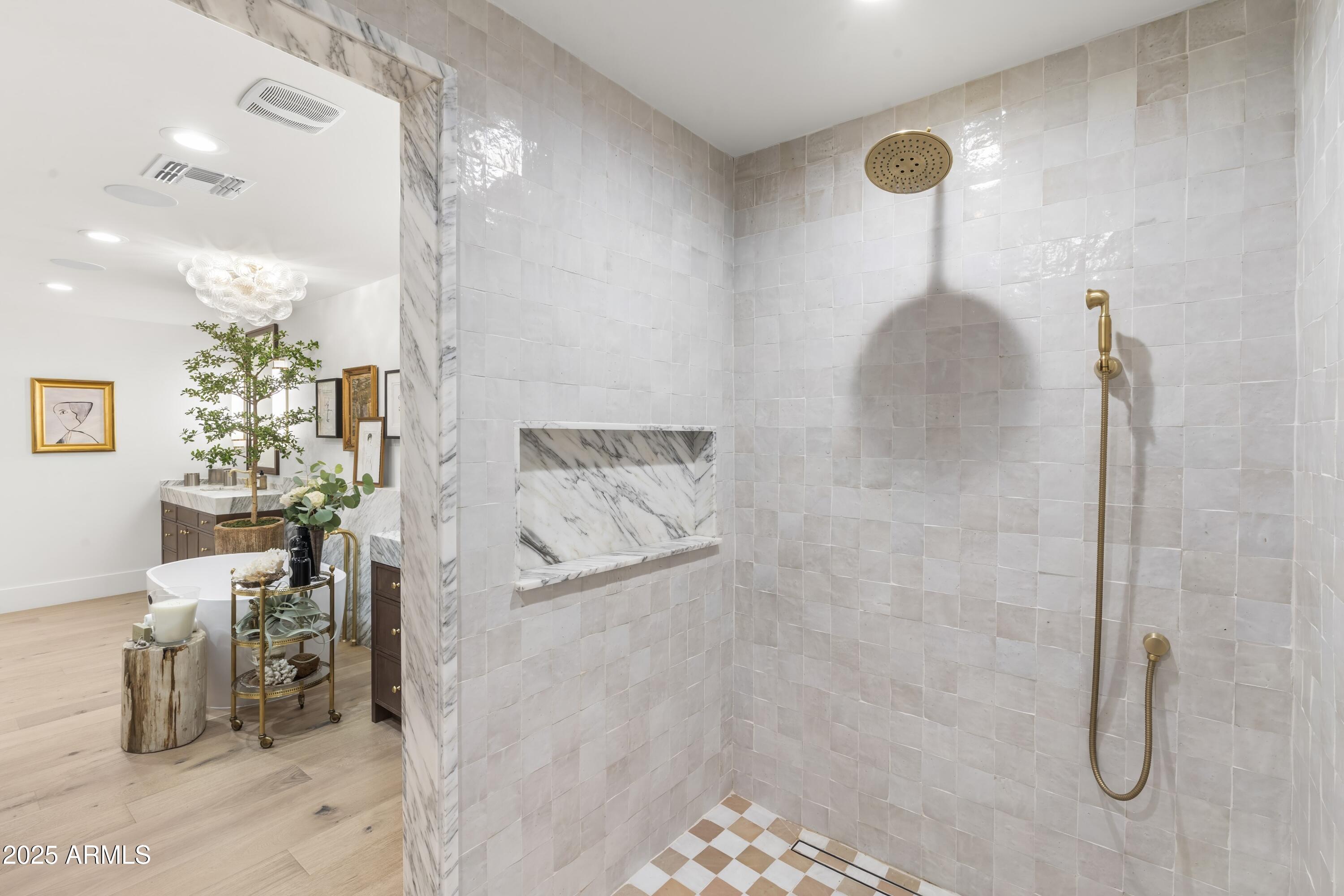 8119 E FOOTHILLS Drive