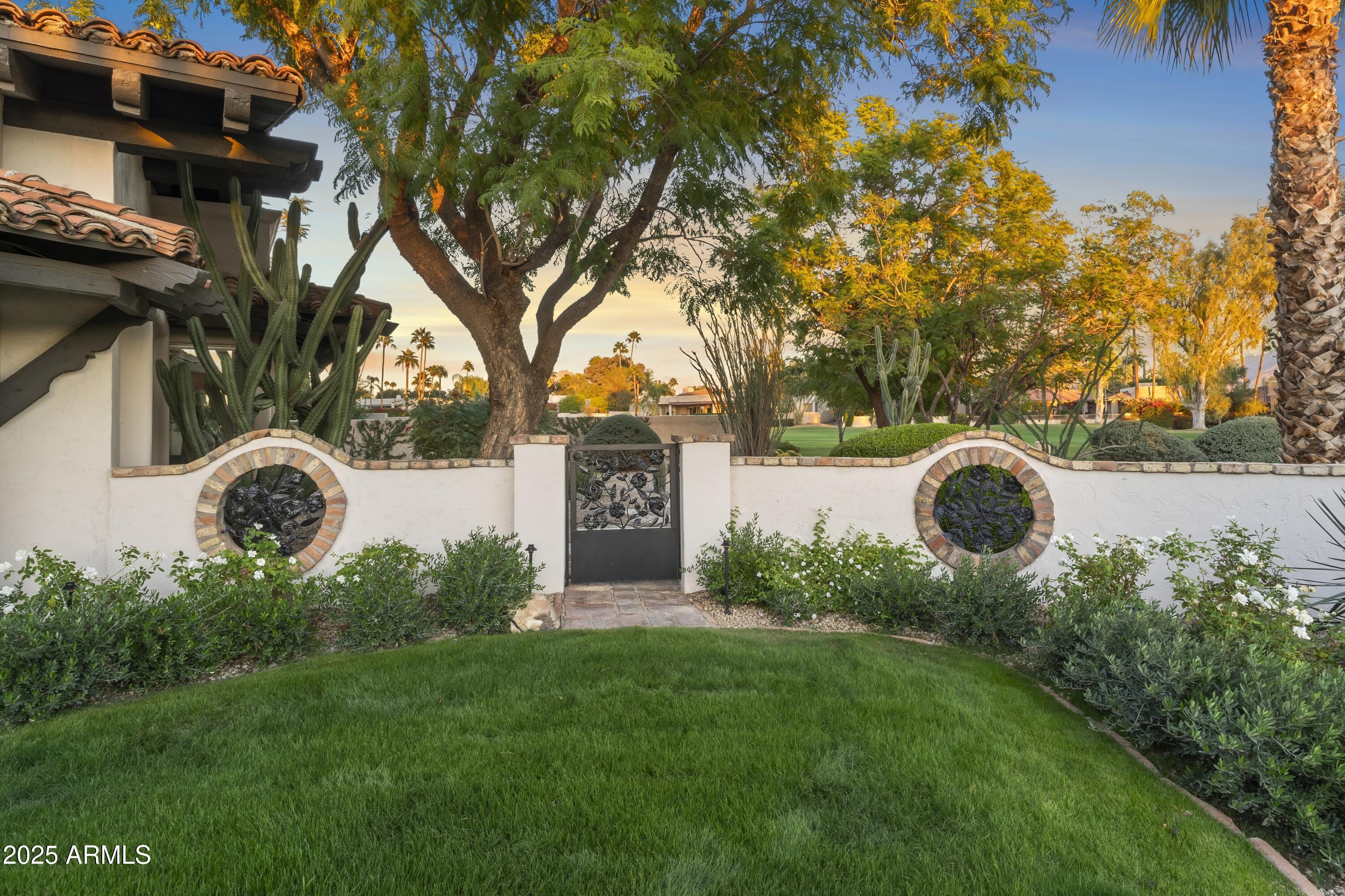 8119 E FOOTHILLS Drive