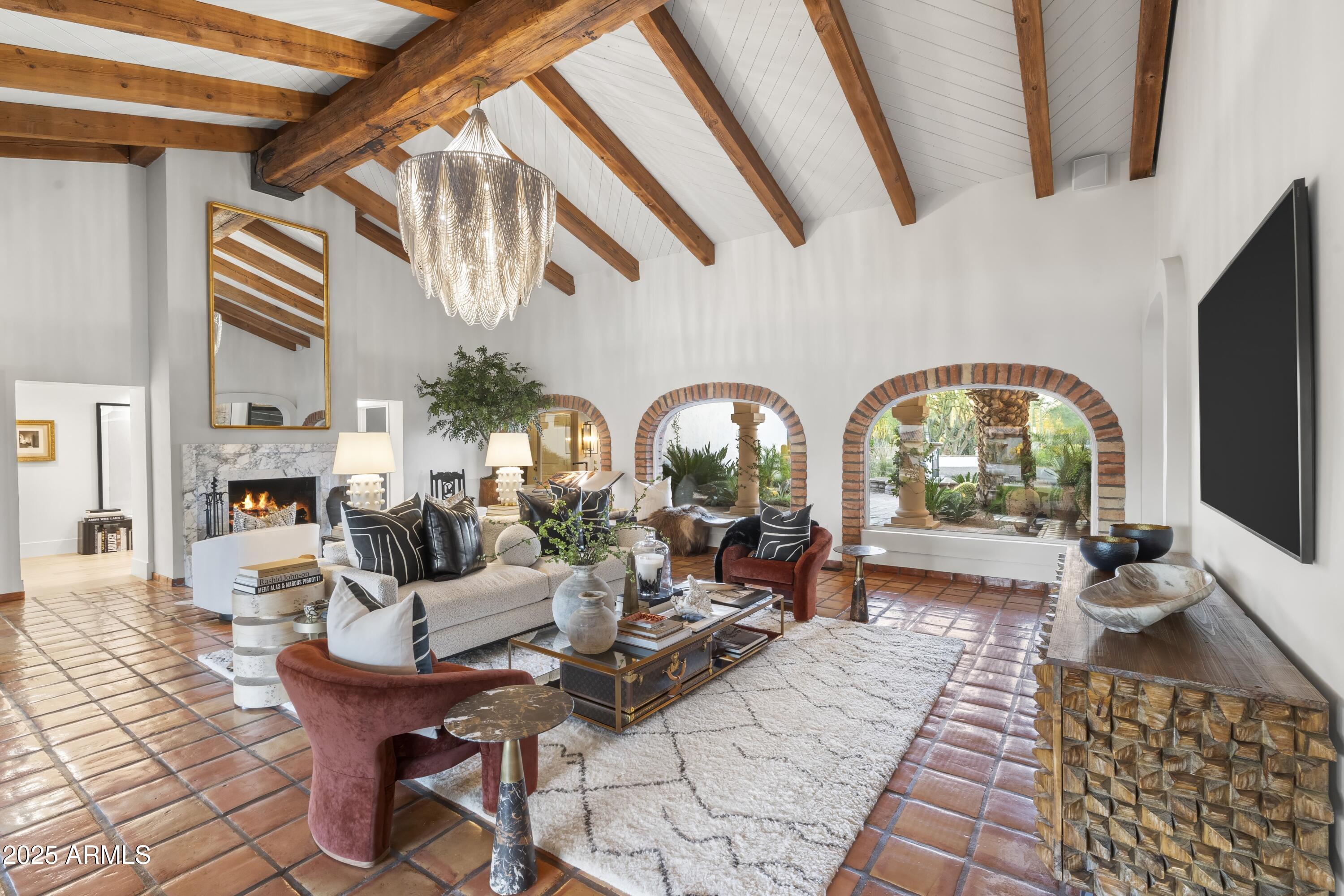 8119 E FOOTHILLS Drive