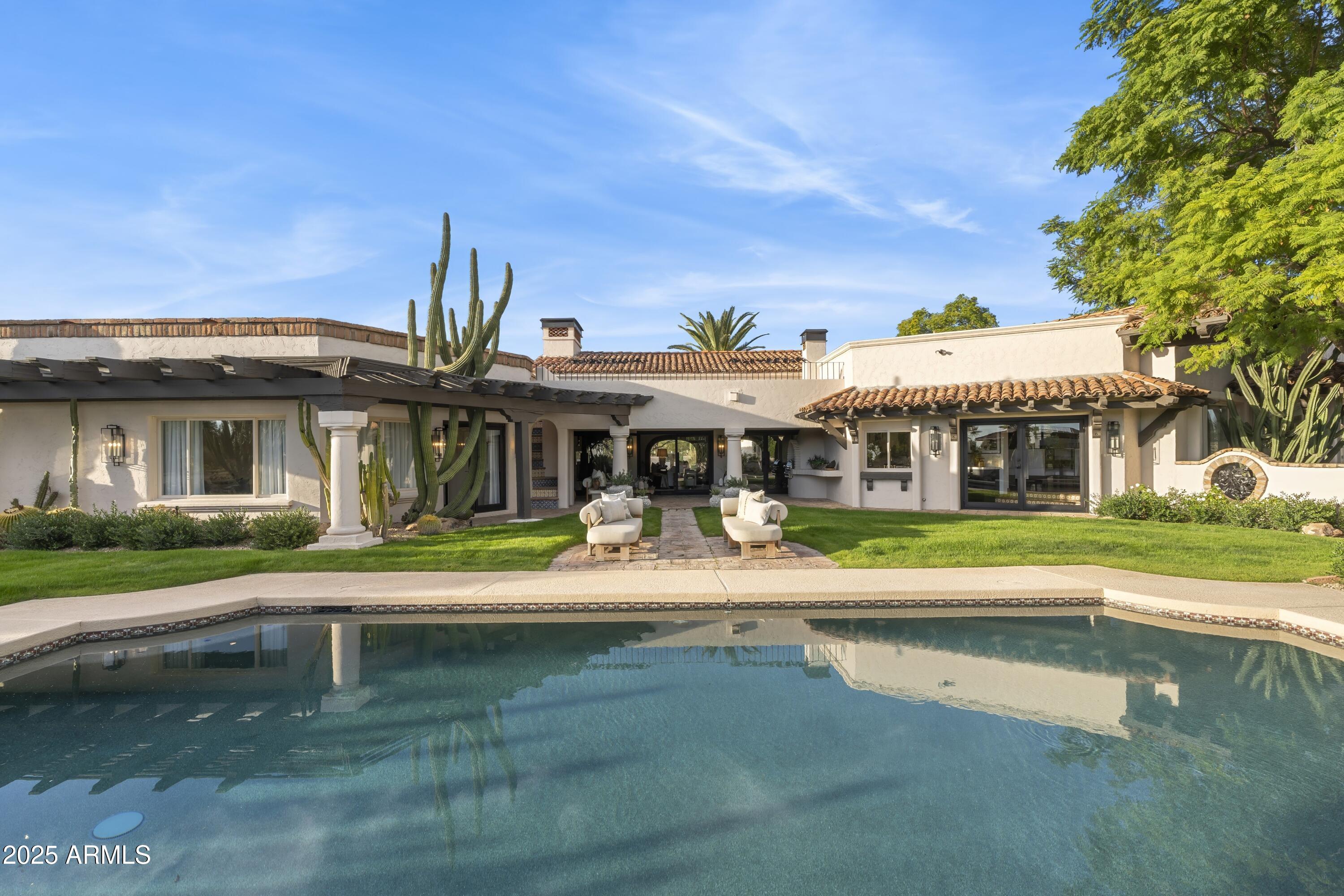 8119 E FOOTHILLS Drive