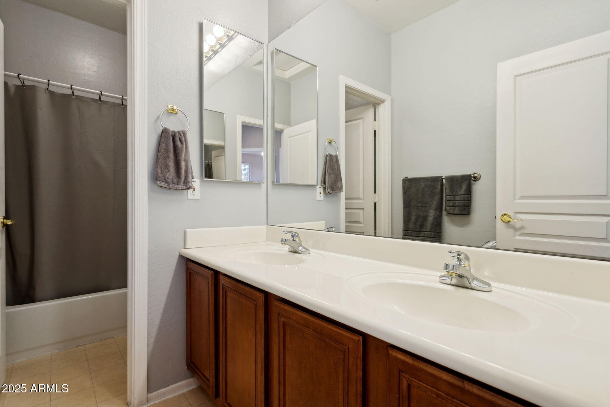 13556 W MONTEBELLO Avenue