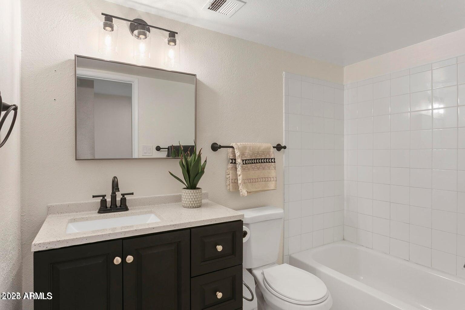 1425 E DESERT COVE Avenue 33