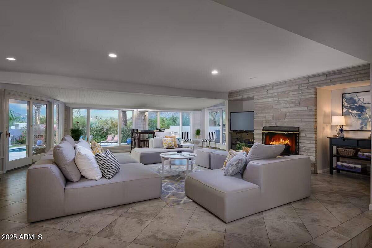 4830 E Mcdonald Drive