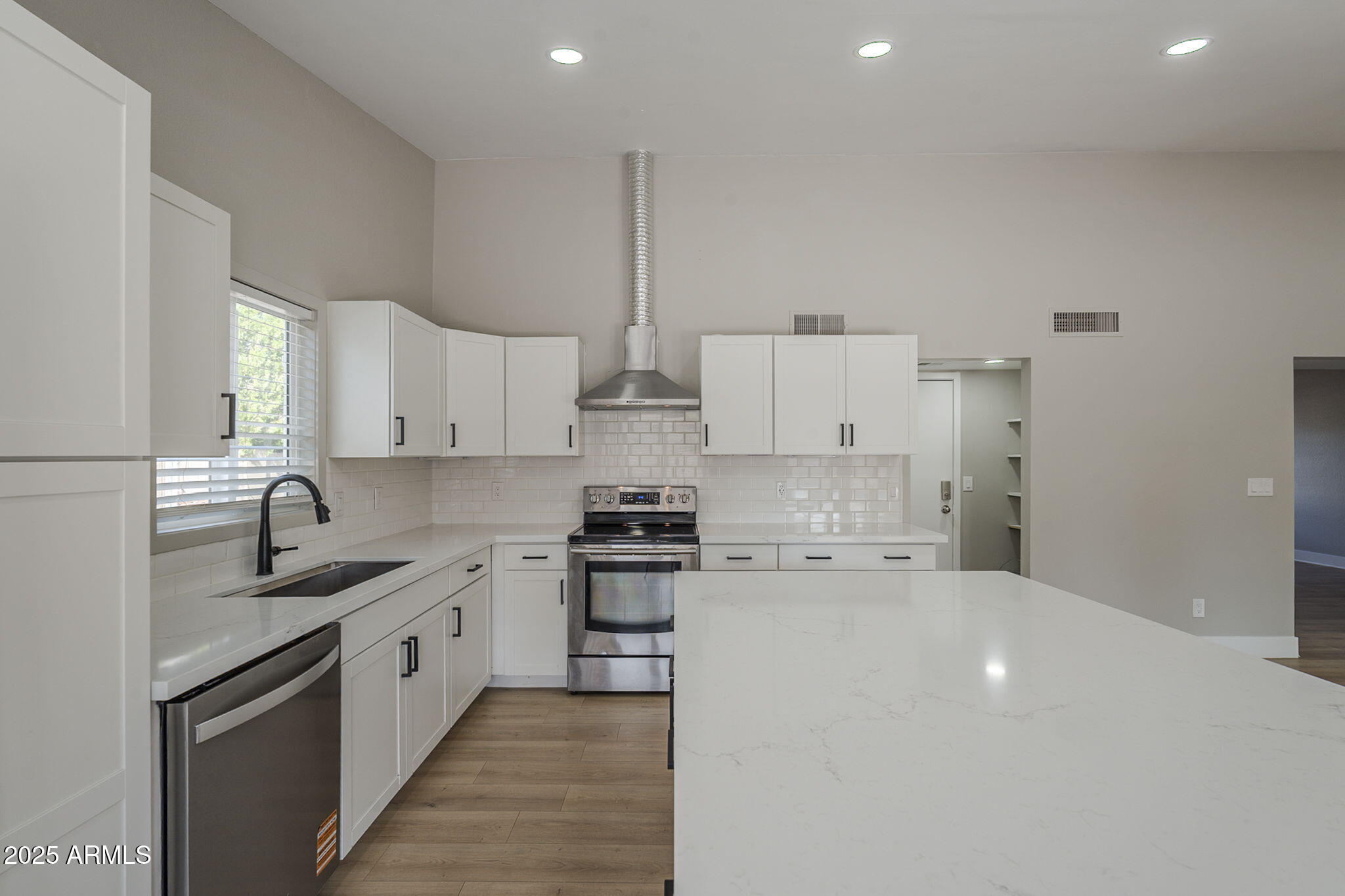 6443 E SANDRA Terrace